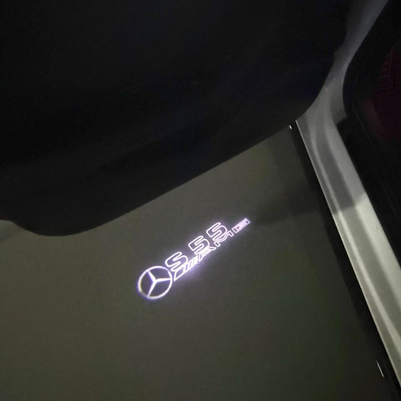 MERCEDES BENZ S55 AMG LOGO PROJECTOT LIGHTS  (quantity 1 = 1 set /2 door lights with 2 logo films)Nr.02M322