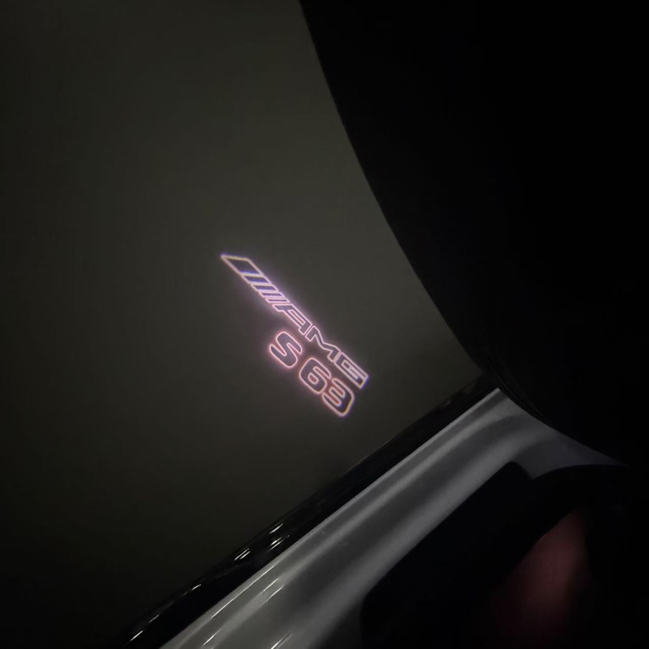 MERCEDES BENZ S63 AMG LOGO PROJECTOT LIGHTS  (quantity 1 = 1 set /2 door lights with 2 logo films)Nr.02M325