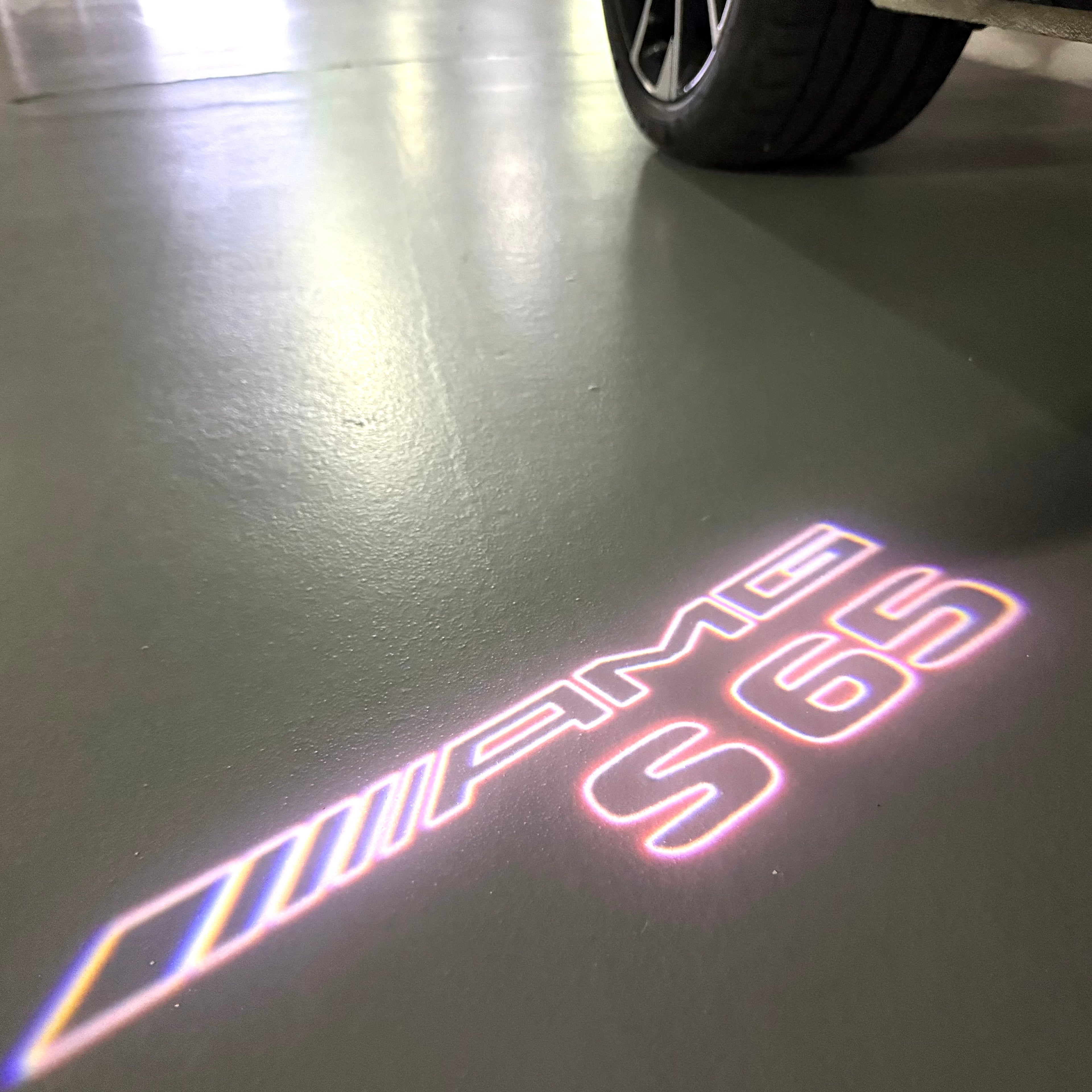 MERCEDES BENZ S65 AMG LOGO PROJECTOT LIGHTS  (quantity 1 = 1 set /2 door lights with 2 logo films)Nr.02M314