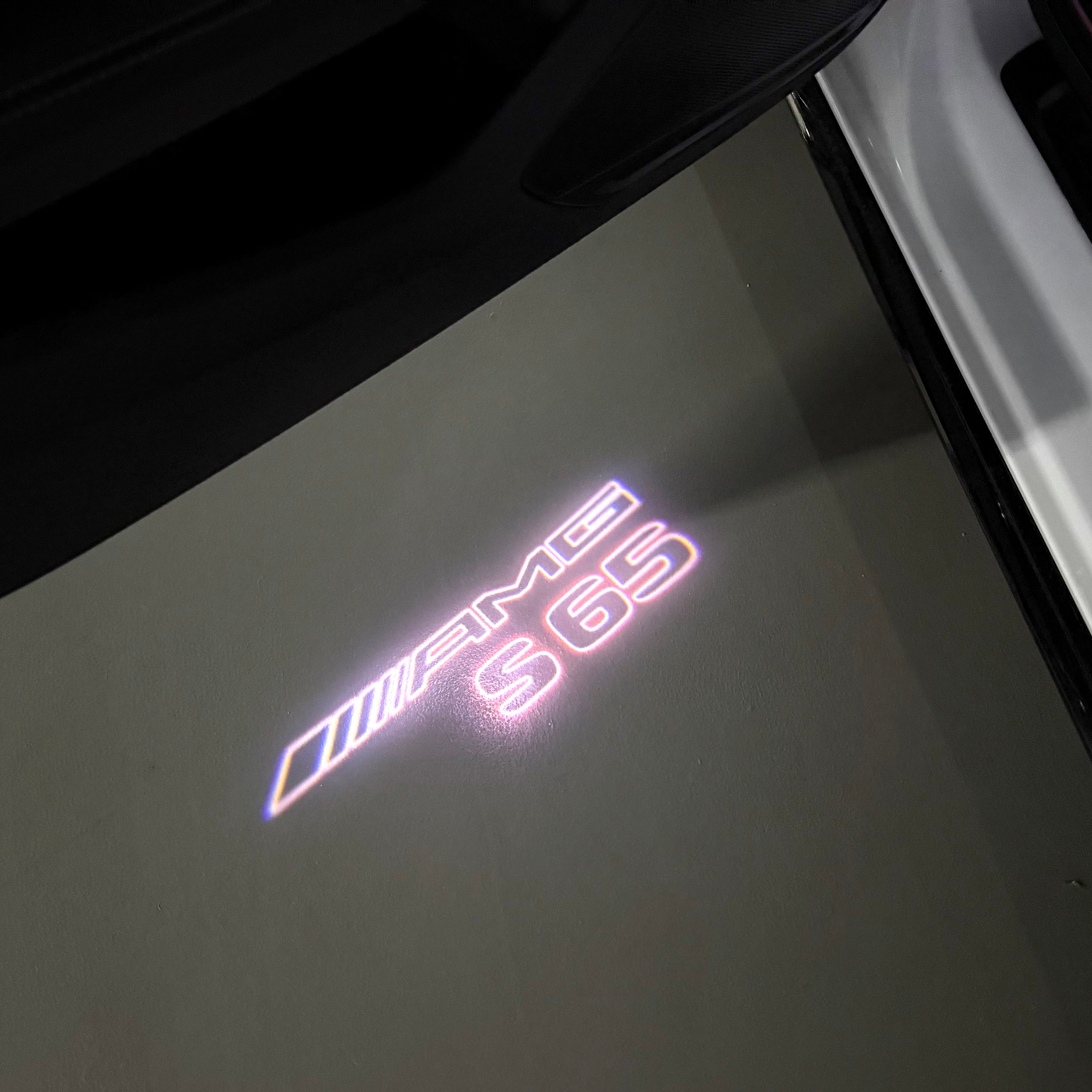 MERCEDES BENZ S65 AMG LOGO PROJECTOT LIGHTS  (quantity 1 = 1 set /2 door lights with 2 logo films)Nr.02M314