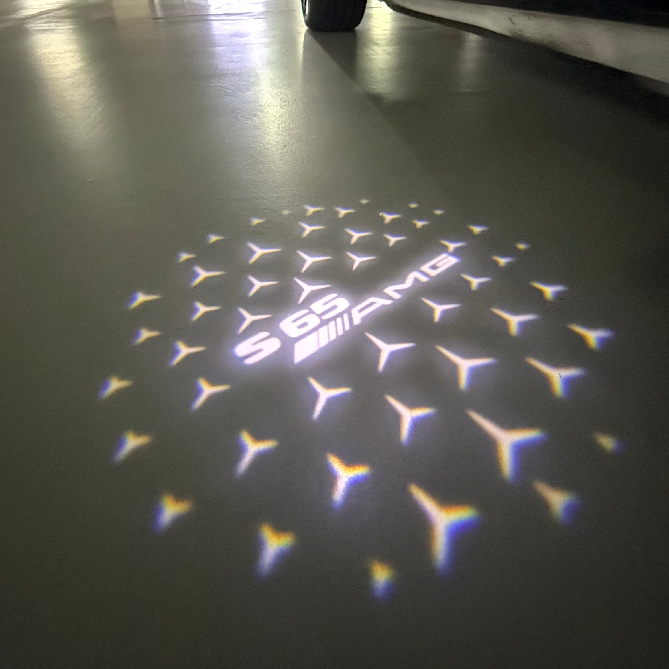 MERCEDES BENZ S65 AMG LOGO PROJECTOT LIGHTS  (quantity 1 = 1 set /2 door lights with 2 logo films)Nr.02M315