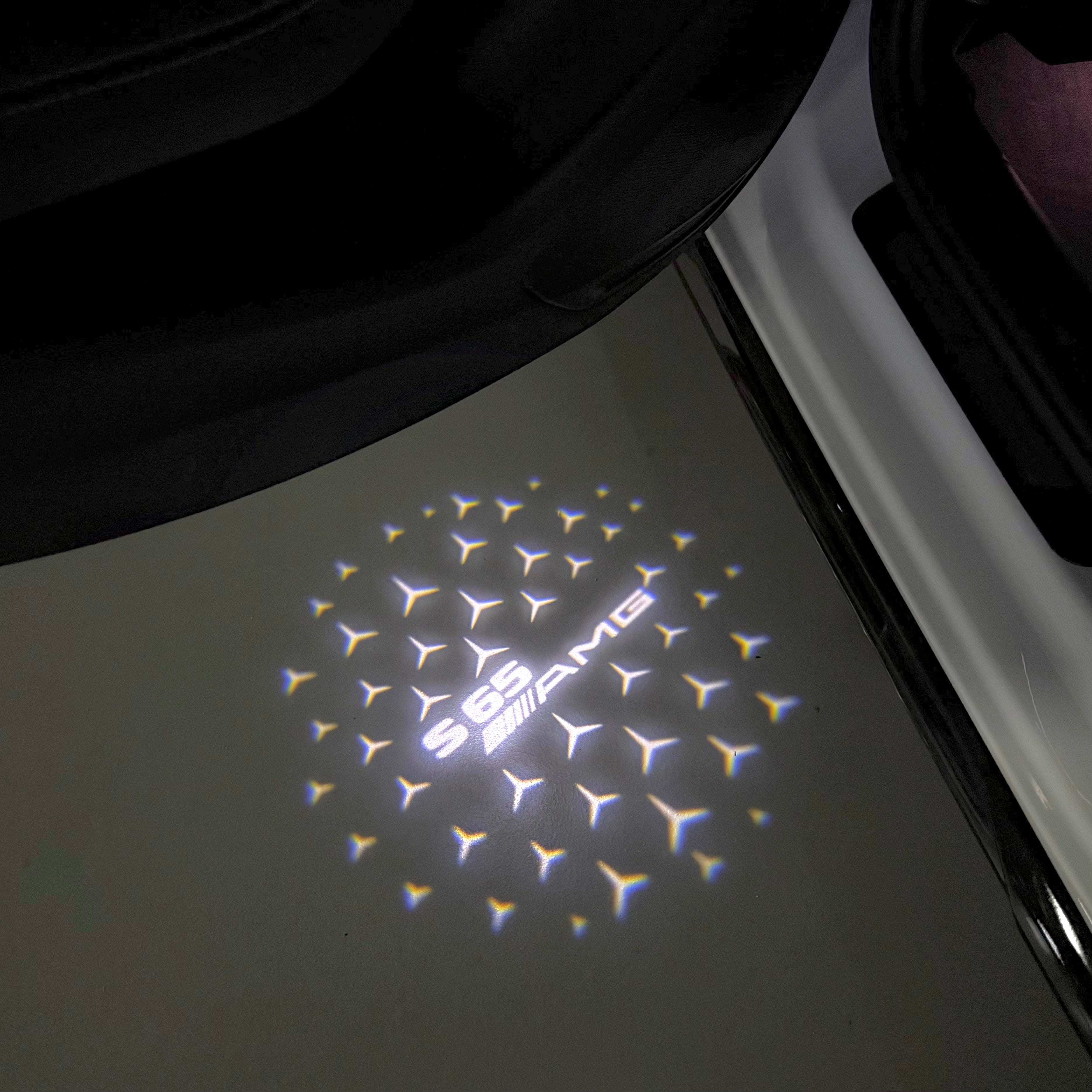 MERCEDES BENZ S65 AMG LOGO PROJECTOT LIGHTS  (quantity 1 = 1 set /2 door lights with 2 logo films)Nr.02M315