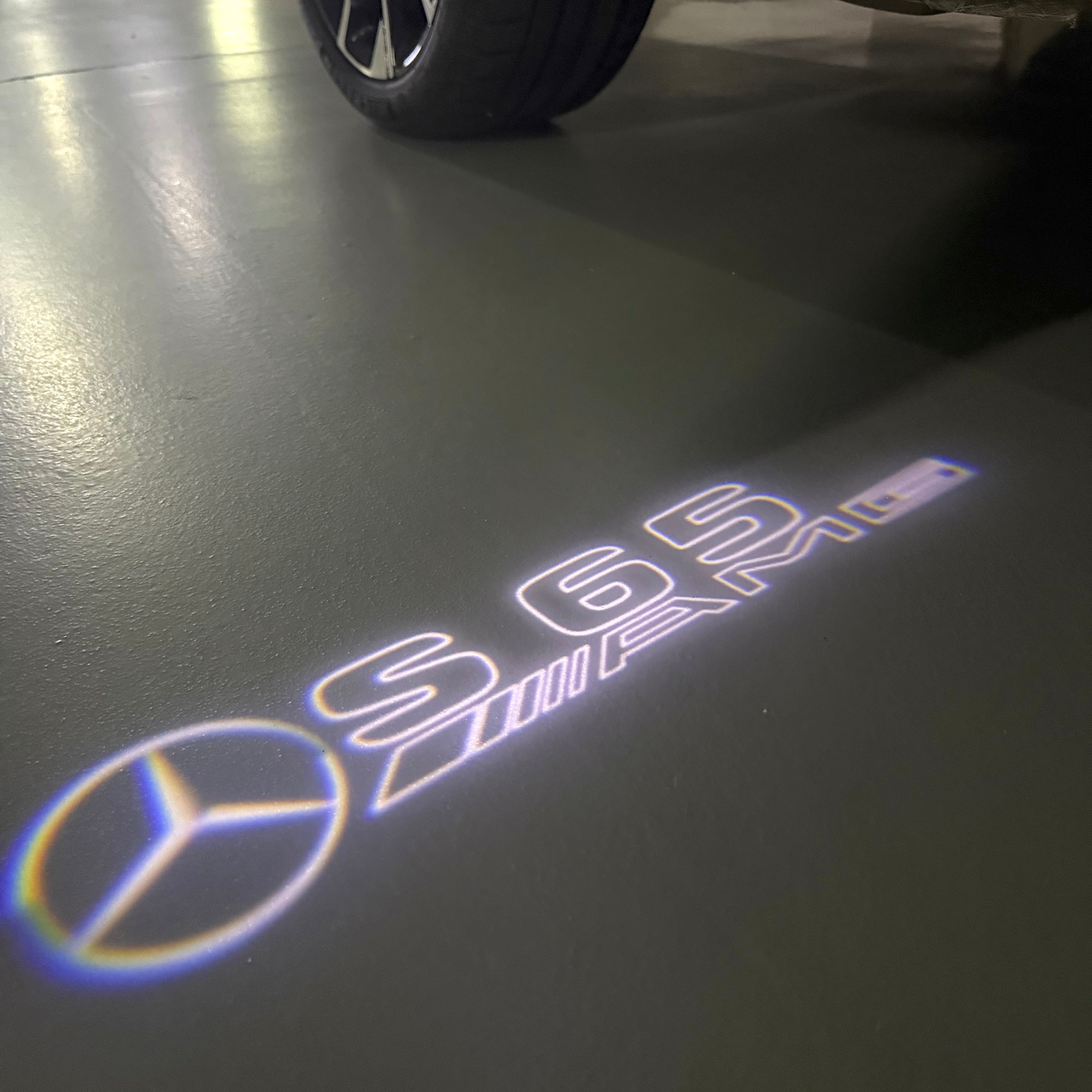MERCEDES BENZ S65 AMG LOGO PROJECTOT LIGHTS  (quantity 1 = 1 set /2 door lights with 2 logo films)Nr.02M316