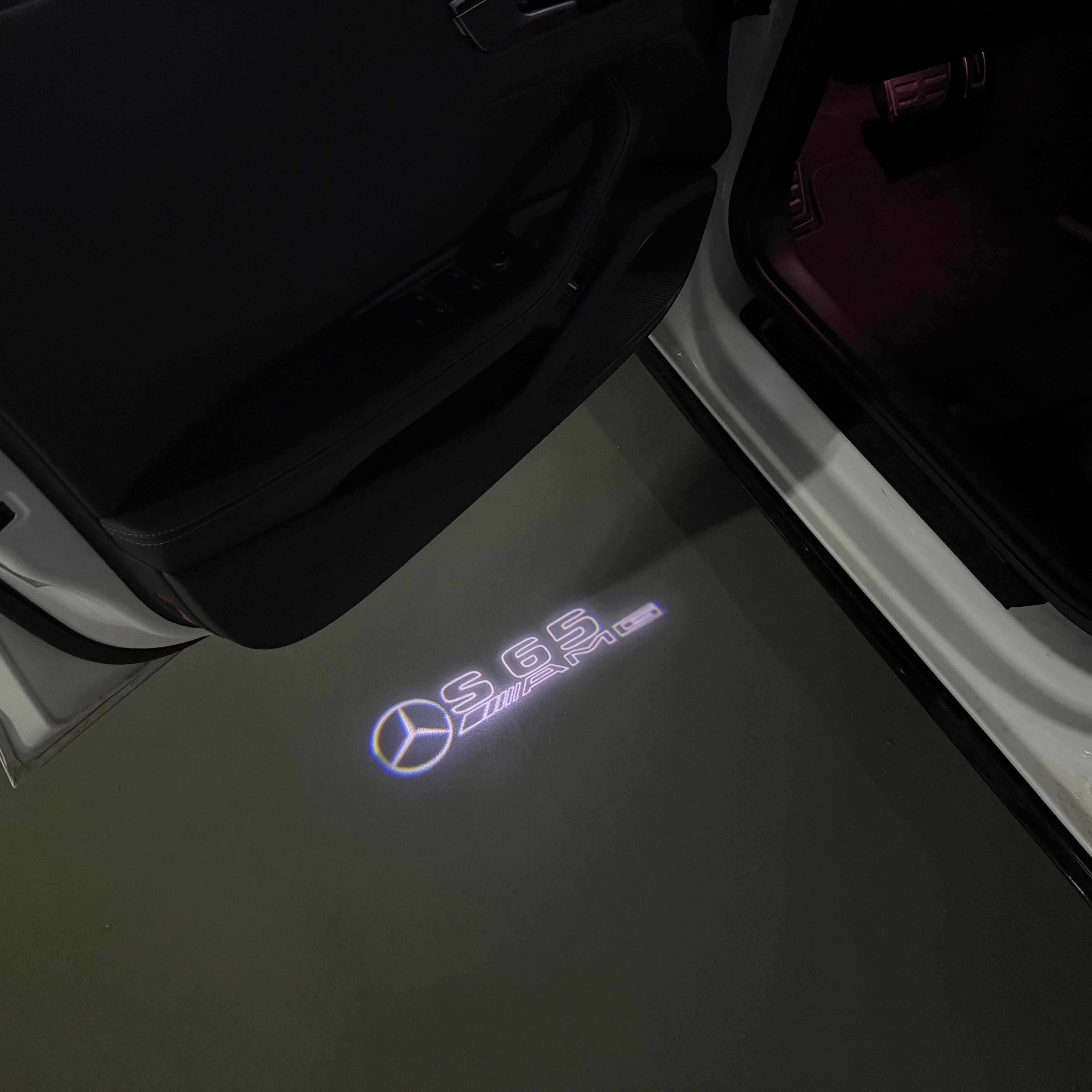 MERCEDES BENZ S65 AMG LOGO PROJECTOT LIGHTS  (quantity 1 = 1 set /2 door lights with 2 logo films)Nr.02M316