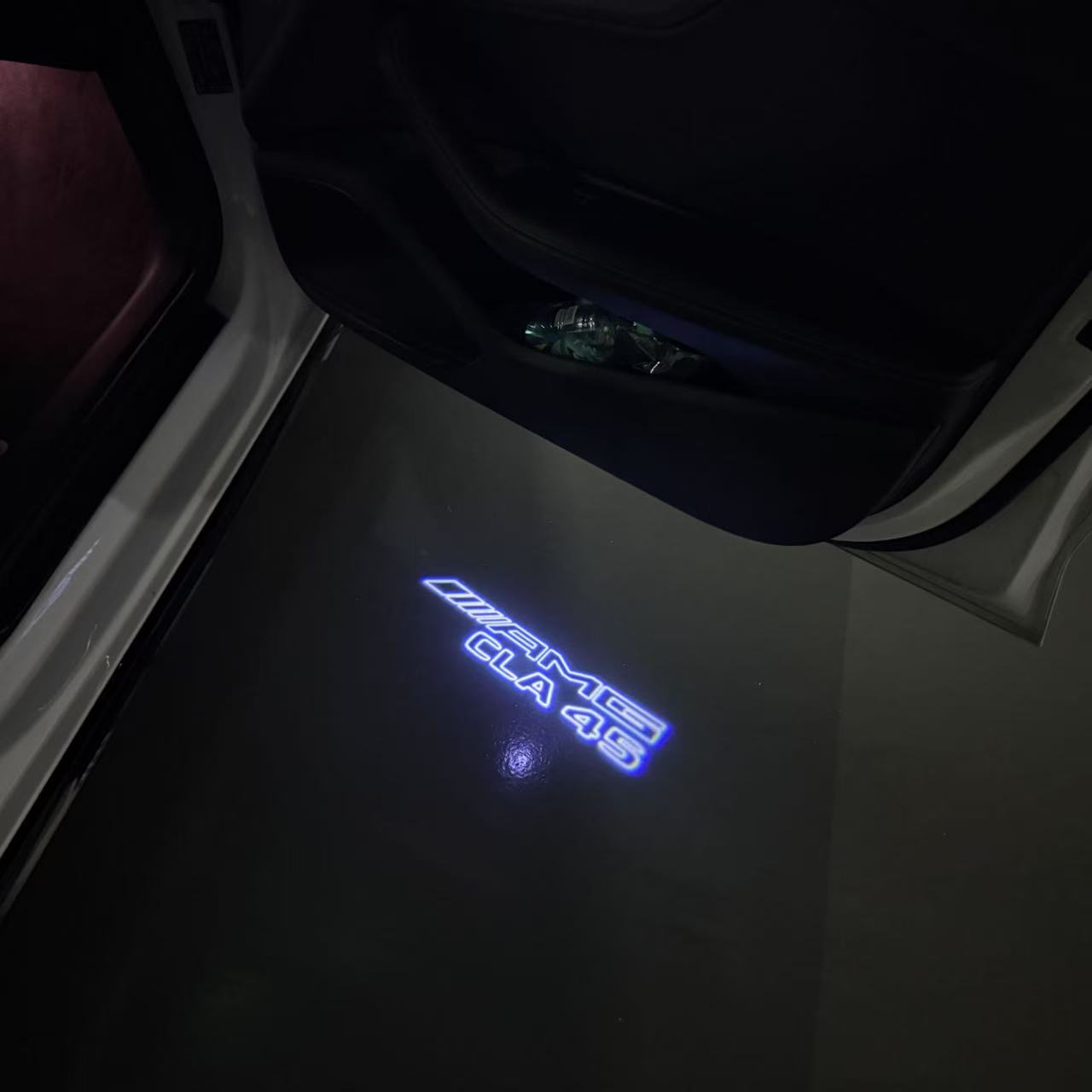 MERCEDES BENZ CLA45 AMG LOGO PROJECTOT LIGHTS  (quantity 1 = 1 set /2 door lights with 2 logo films)Nr.02M270