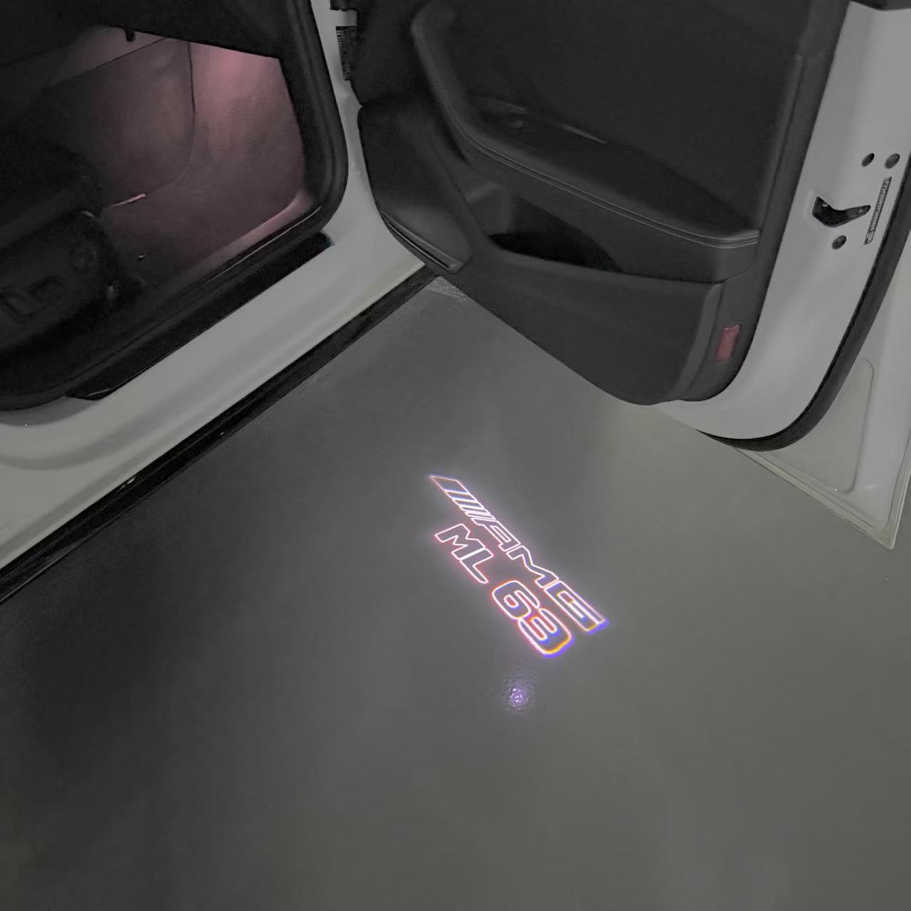 MERCEDES BENZ ML63 AMG LOGO PROJECTOT LIGHTS  (quantity 1 = 1 set /2 door lights with 2 logo films)Nr.02M388