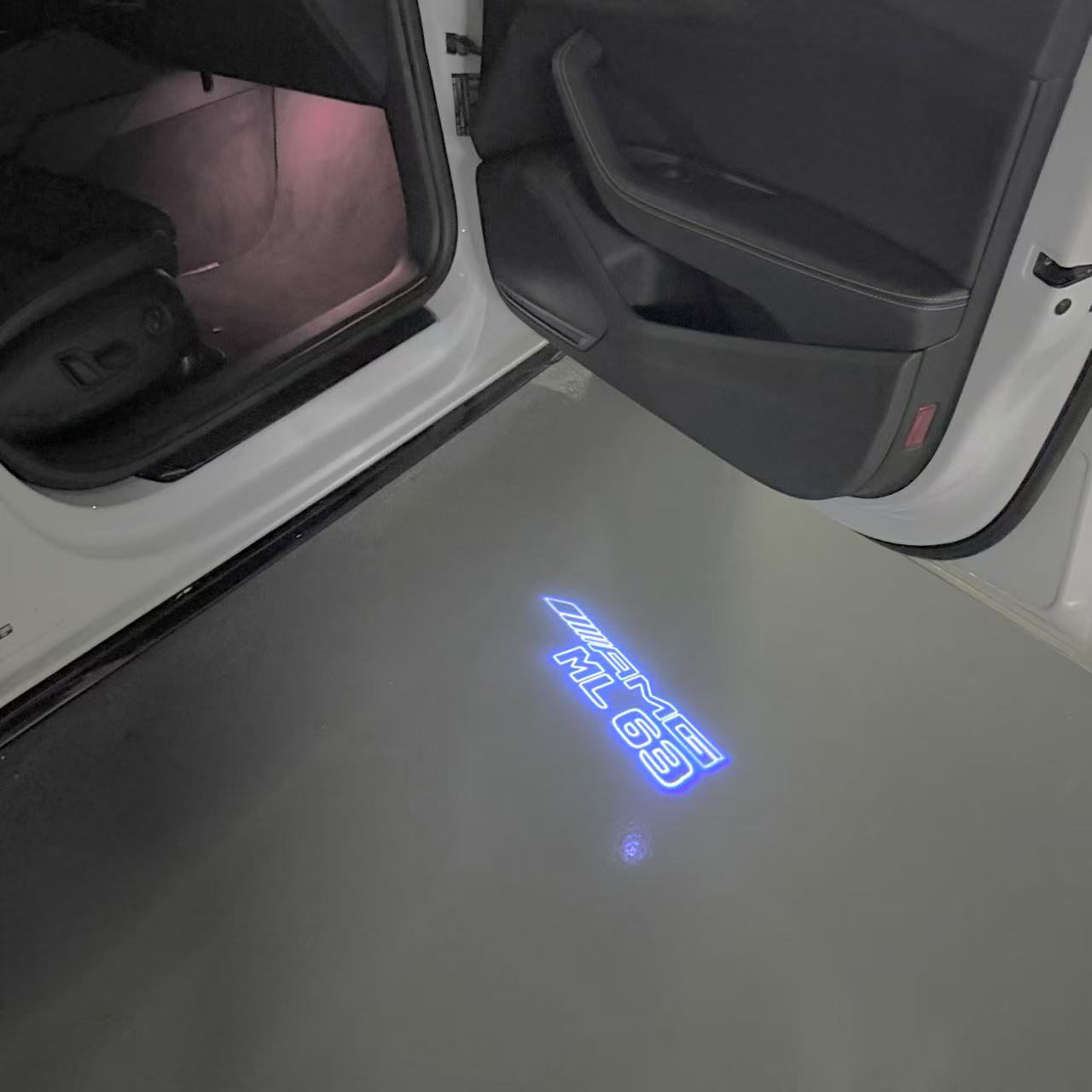 MERCEDES BENZ ML63 AMG LOGO PROJECTOT LIGHTS  (quantity 1 = 1 set /2 door lights with 2 logo films)Nr.02M389