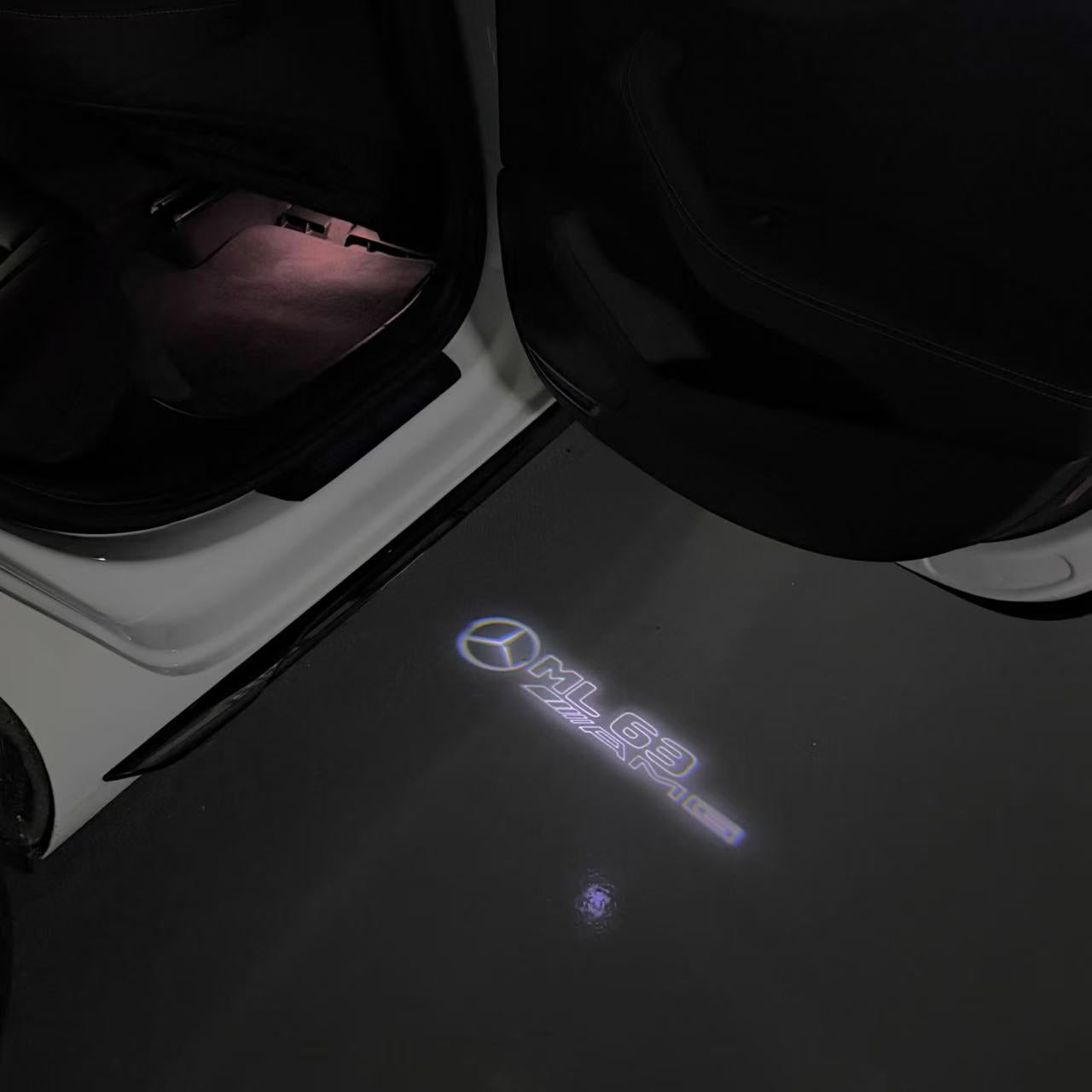 MERCEDES BENZ ML63 AMG LOGO PROJECTOT LIGHTS  (quantity 1 = 1 set /2 door lights with 2 logo films)Nr.02M392