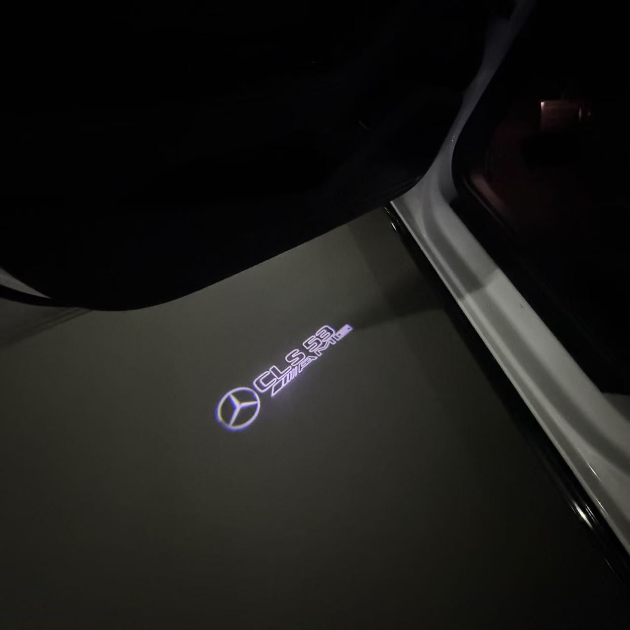 MERCEDES BENZ CLS53 AMG LOGO PROJECTOT LIGHTS  (quantity 1 = 1 set /2 door lights with 2 logo films)Nr.02M277