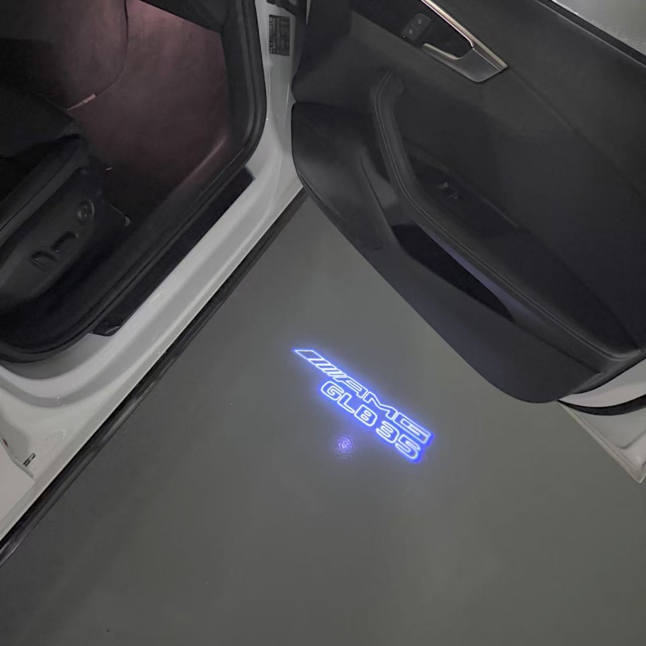 MERCEDES BENZ GLB35 AMG LOGO PROJECTOT LIGHTS  (quantity 1 = 1 set /2 door lights with 2 logo films)Nr.02M349