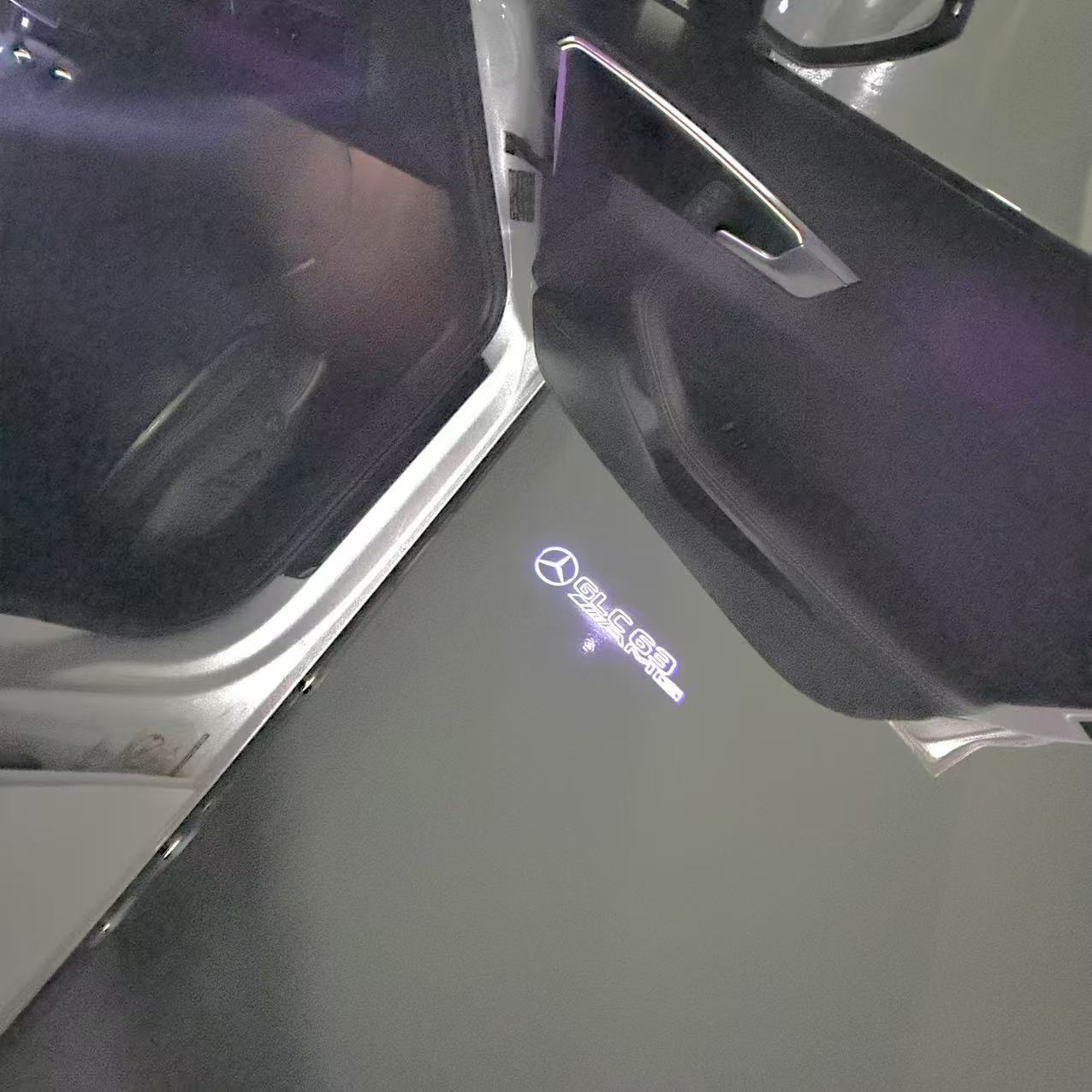 MERCEDES BENZ GLC63 AMG LOGO PROJECTOT LIGHTS  (quantity 1 = 1 set /2 door lights with 2 logo films)Nr.02M361