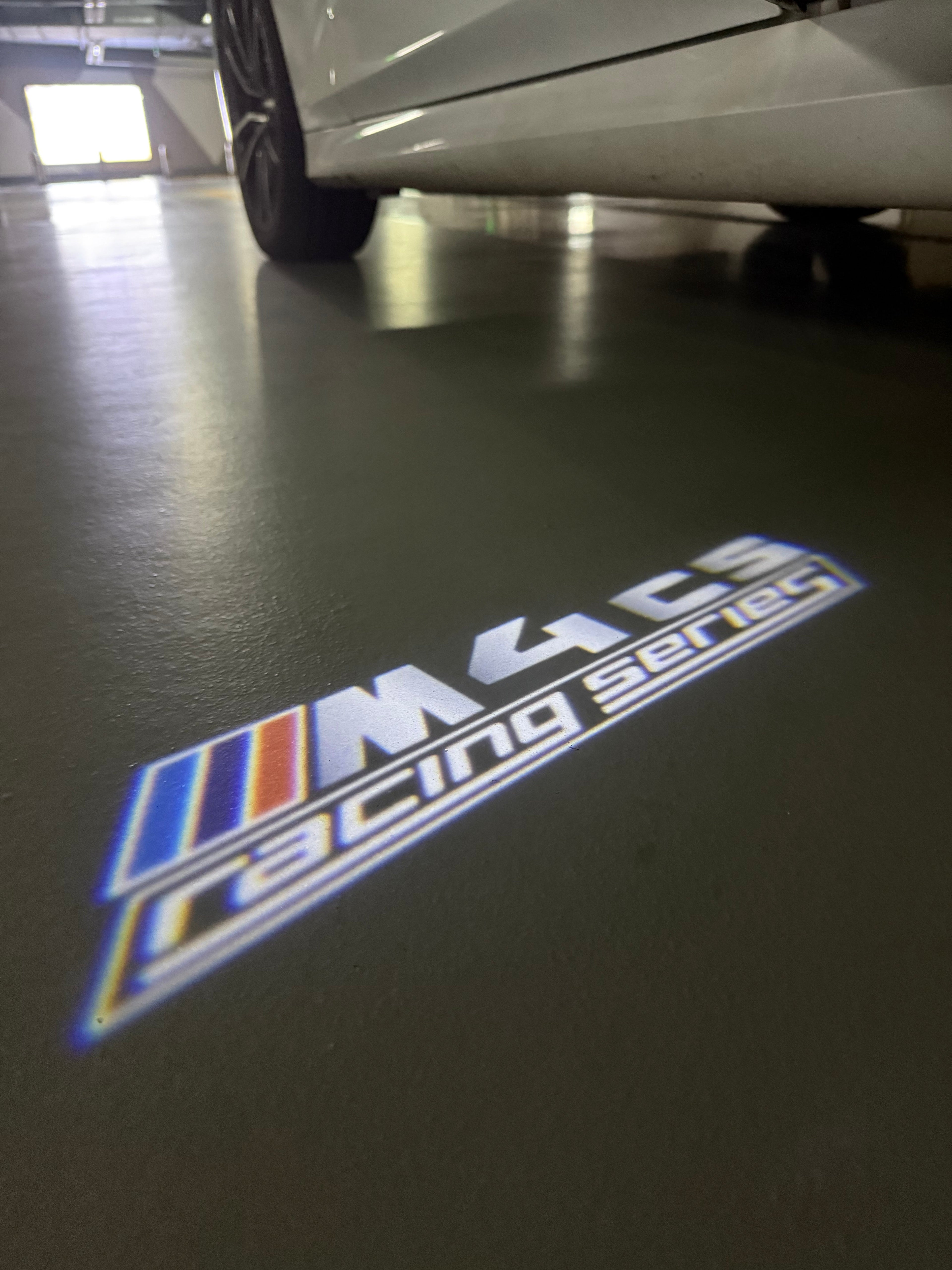 BMW 4 SERIES M4  LOGO PROJECTOT LIGHTS (quantity 1 = 1 sets/2 door lights)Nr.bmw00183