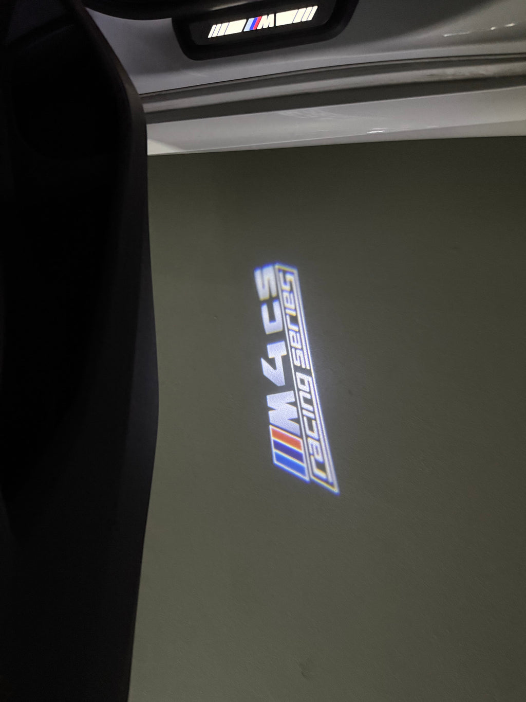 BMW 4 SERIES M4  LOGO PROJECTOT LIGHTS (quantity 1 = 1 sets/2 door lights)Nr.bmw00183