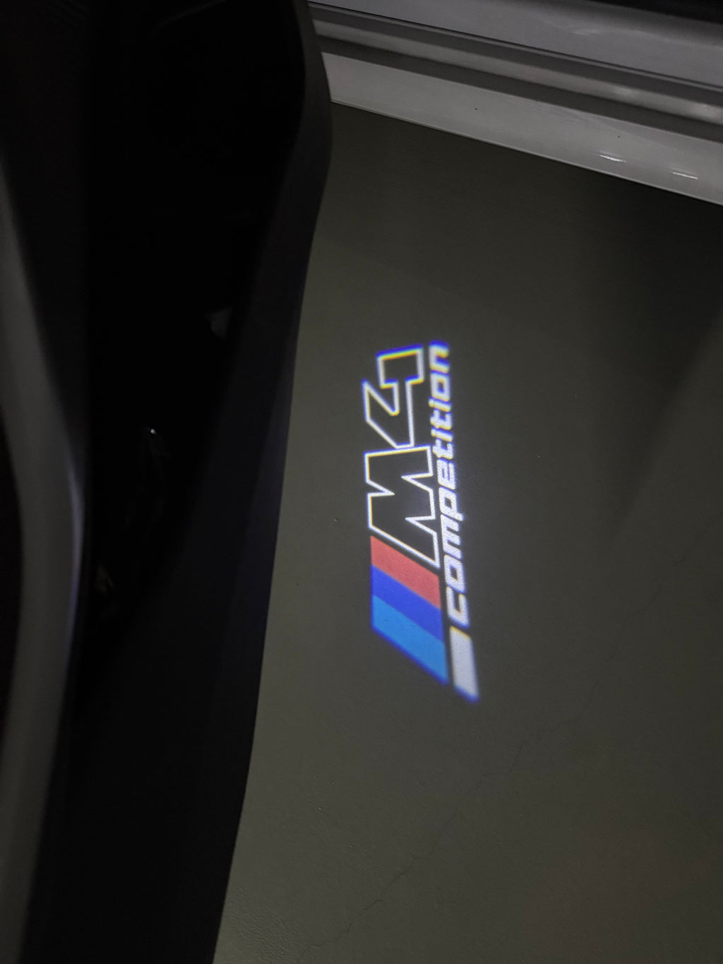 BMW 4  SERIES M4   LOGO PROJECTOT LIGHTS (quantity 1 = 1 sets/2 door lights)Nr.bmw00190