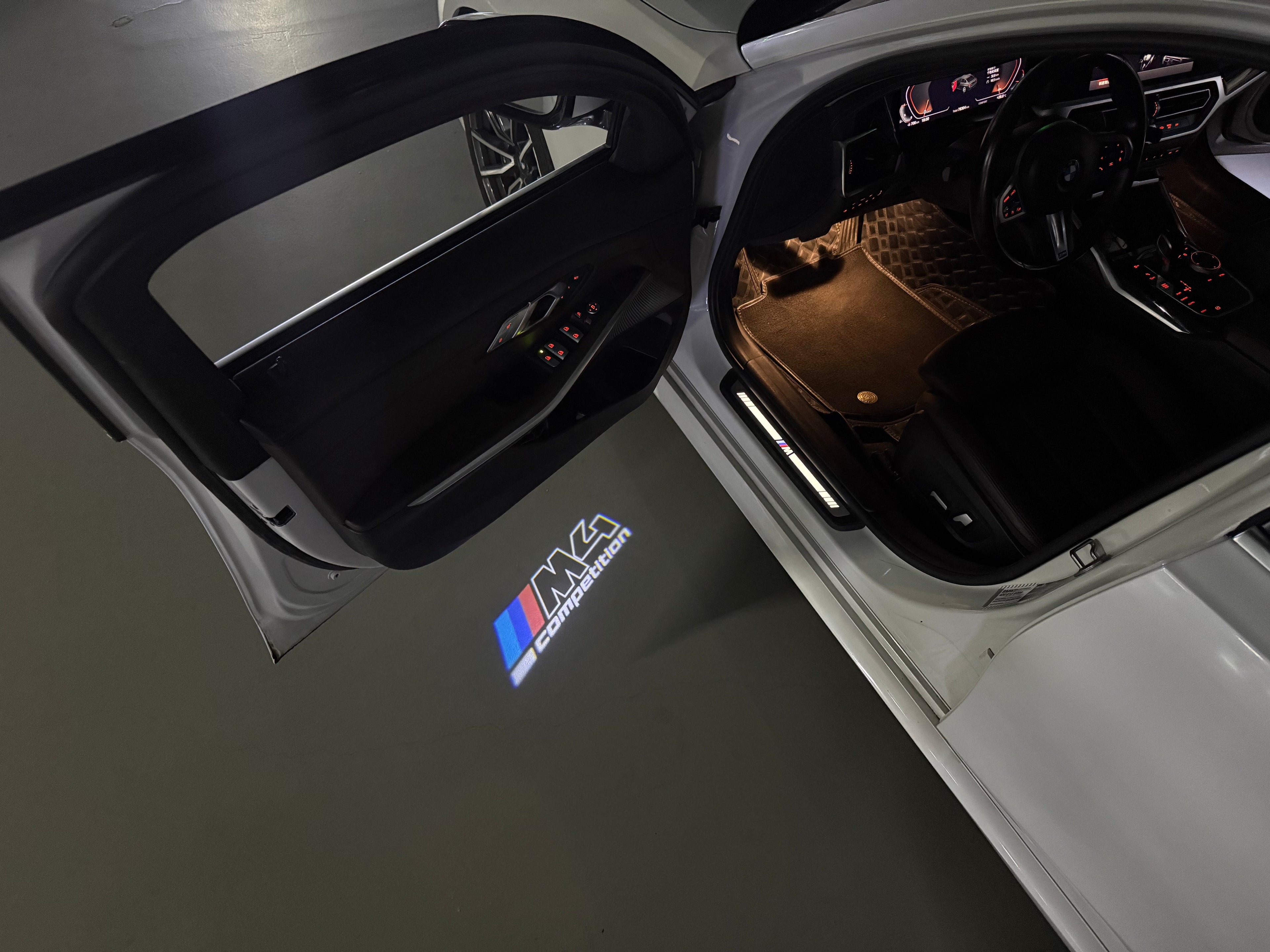 BMW 4  SERIES M4   LOGO PROJECTOT LIGHTS (quantity 1 = 1 sets/2 door lights)Nr.bmw00190