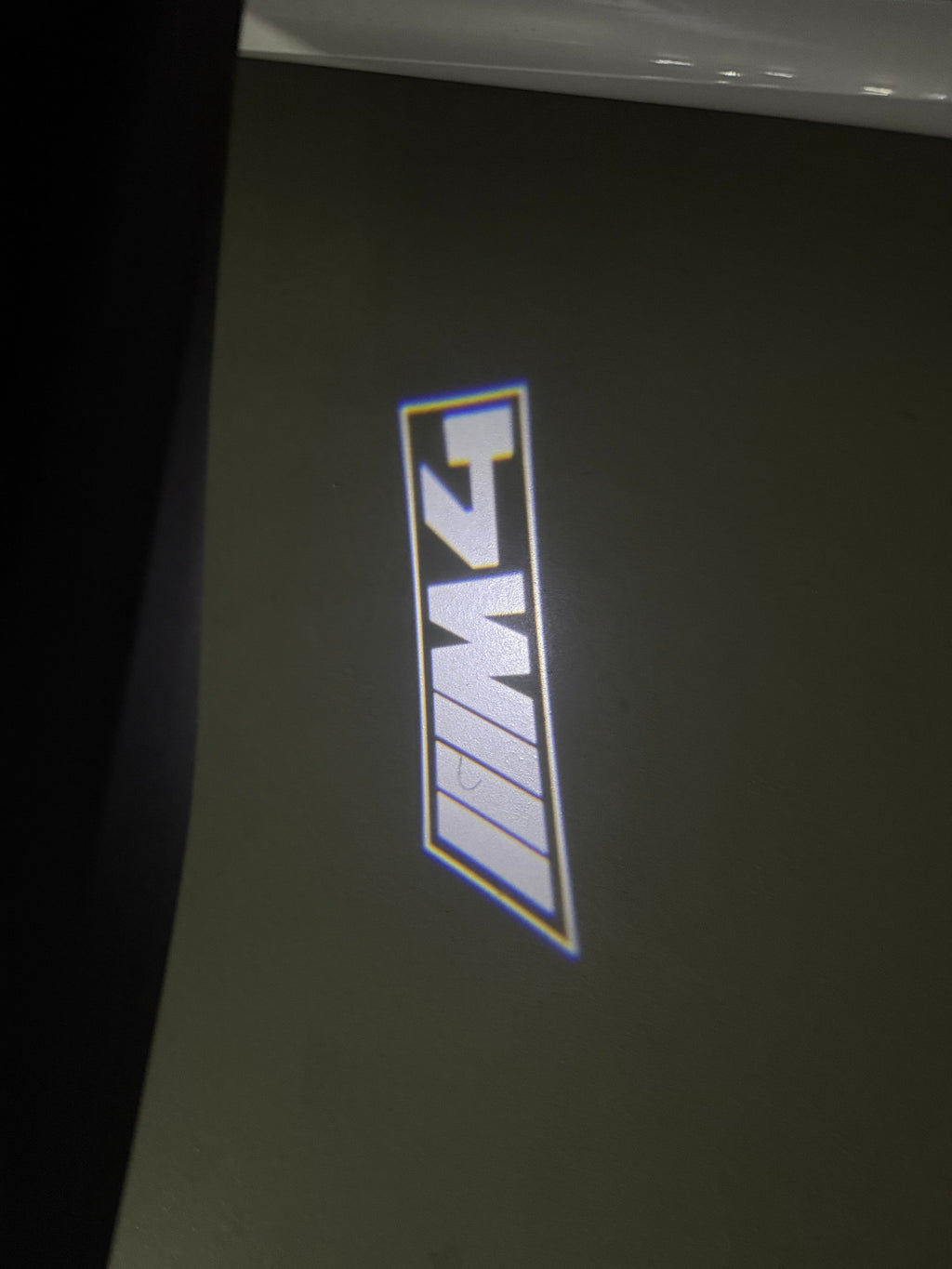 BMW  4  SERIES M4  LOGO PROJECTOT LIGHTS (quantity 1 = 1 sets/2 door lights)Nr.bmw00193