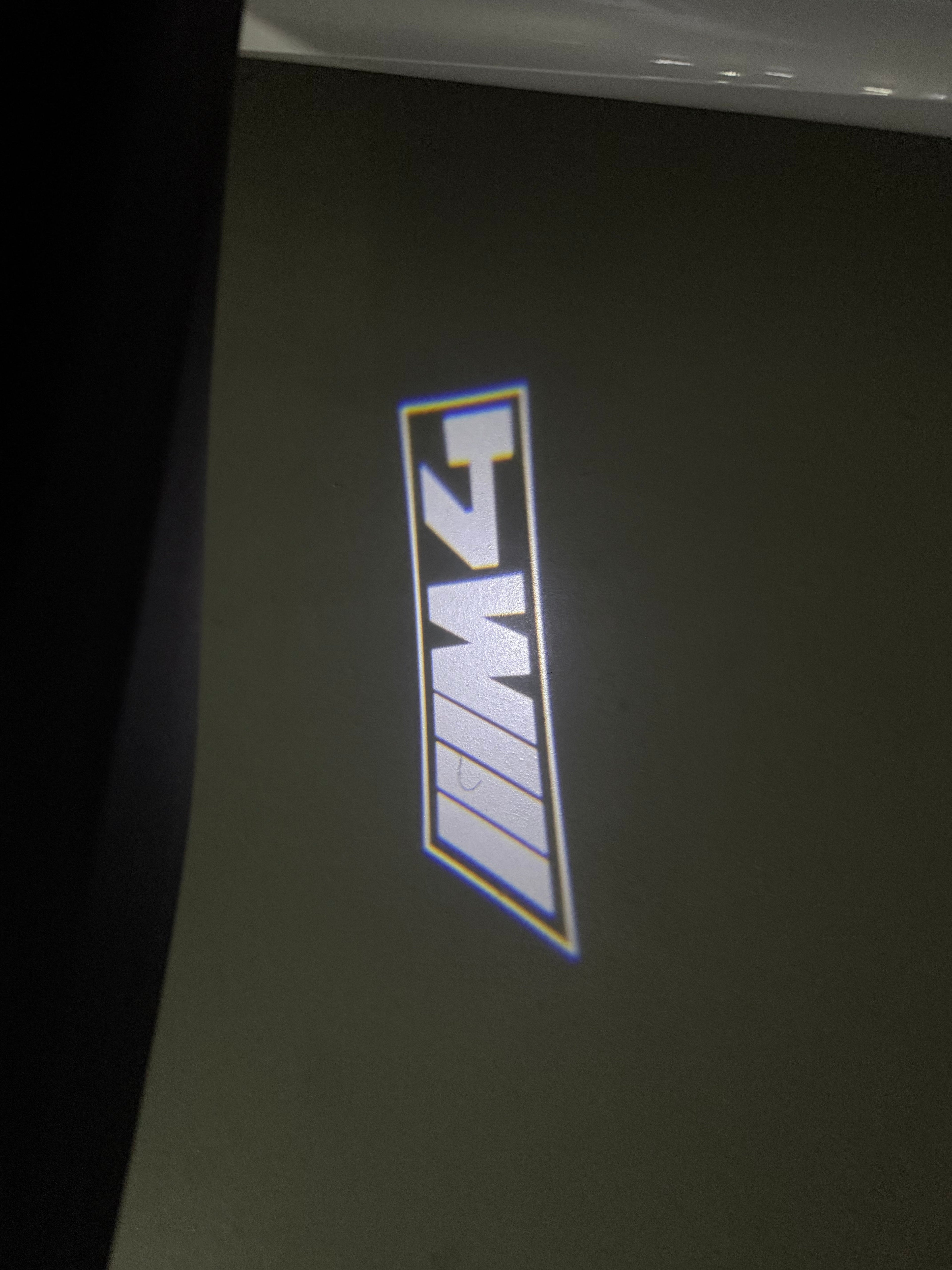 BMW  4  SERIES M4  LOGO PROJECTOT LIGHTS (quantity 1 = 1 sets/2 door lights)Nr.bmw00193