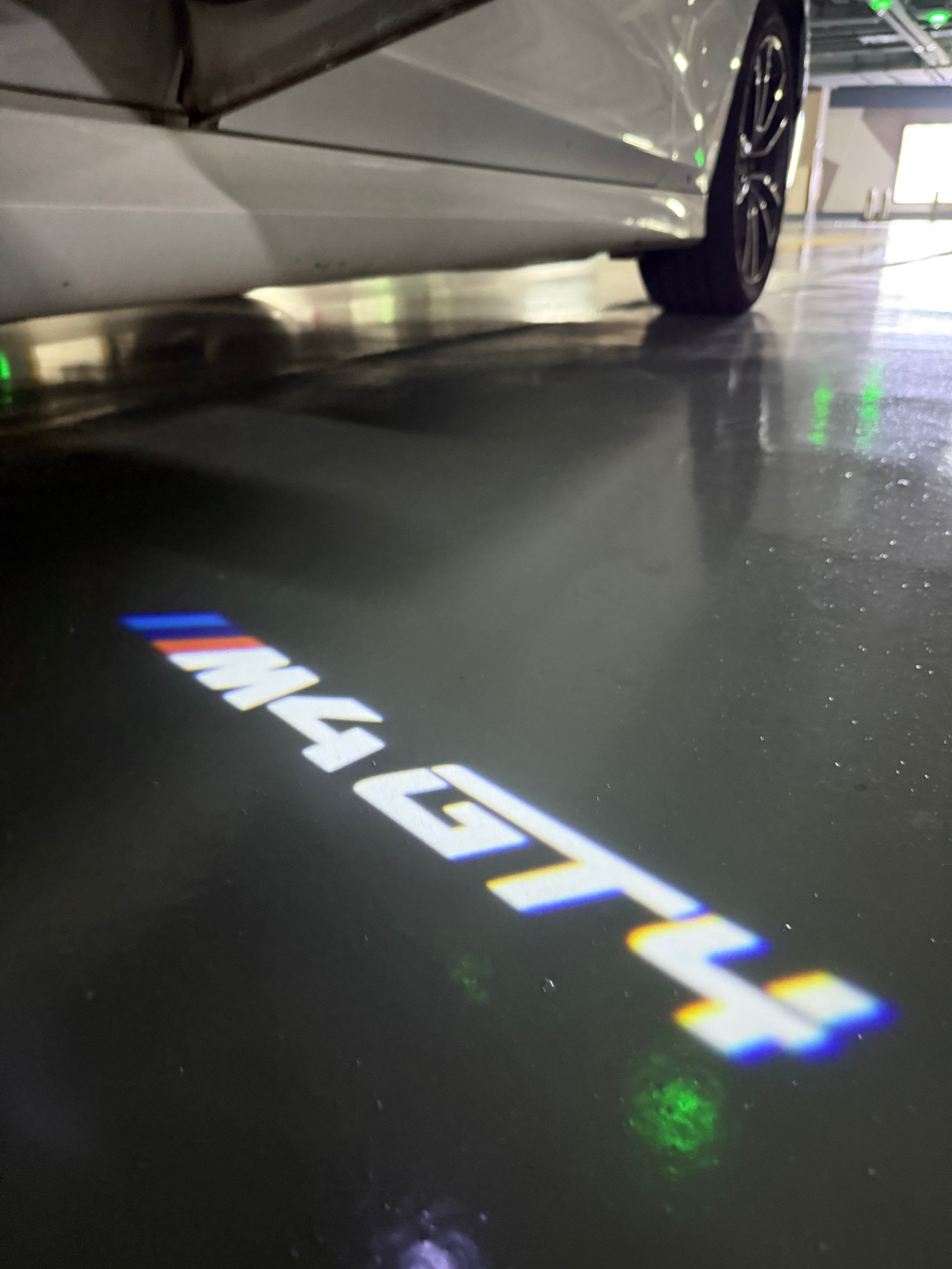 BMW 4 SERIES M4  LOGO PROJECTOT LIGHTS (quantity 1 = 1 sets/2 door lights)Nr.bmw00273