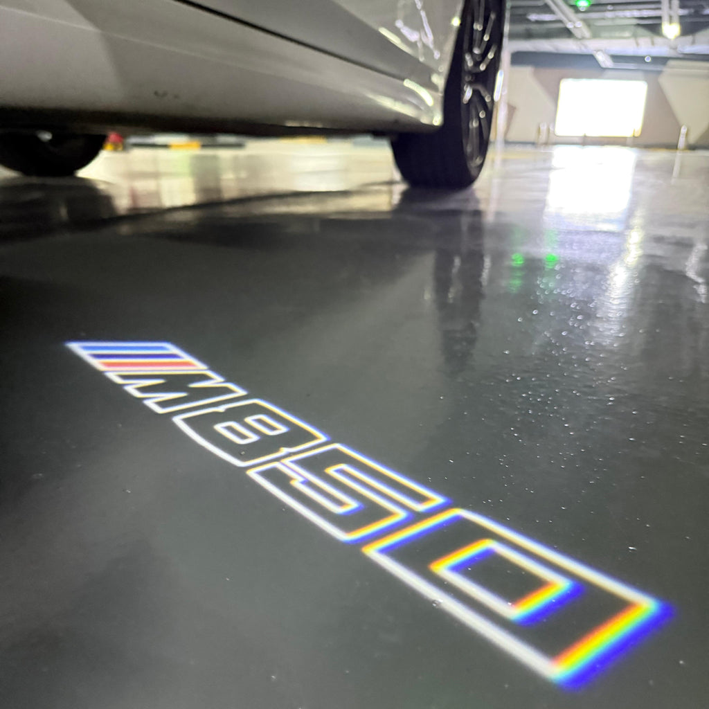 BMW  8 SERIES M850  LOGO PROJECTOT LIGHTS (quantity 1 = 1 sets/2 door lights)Nr.bmw00308