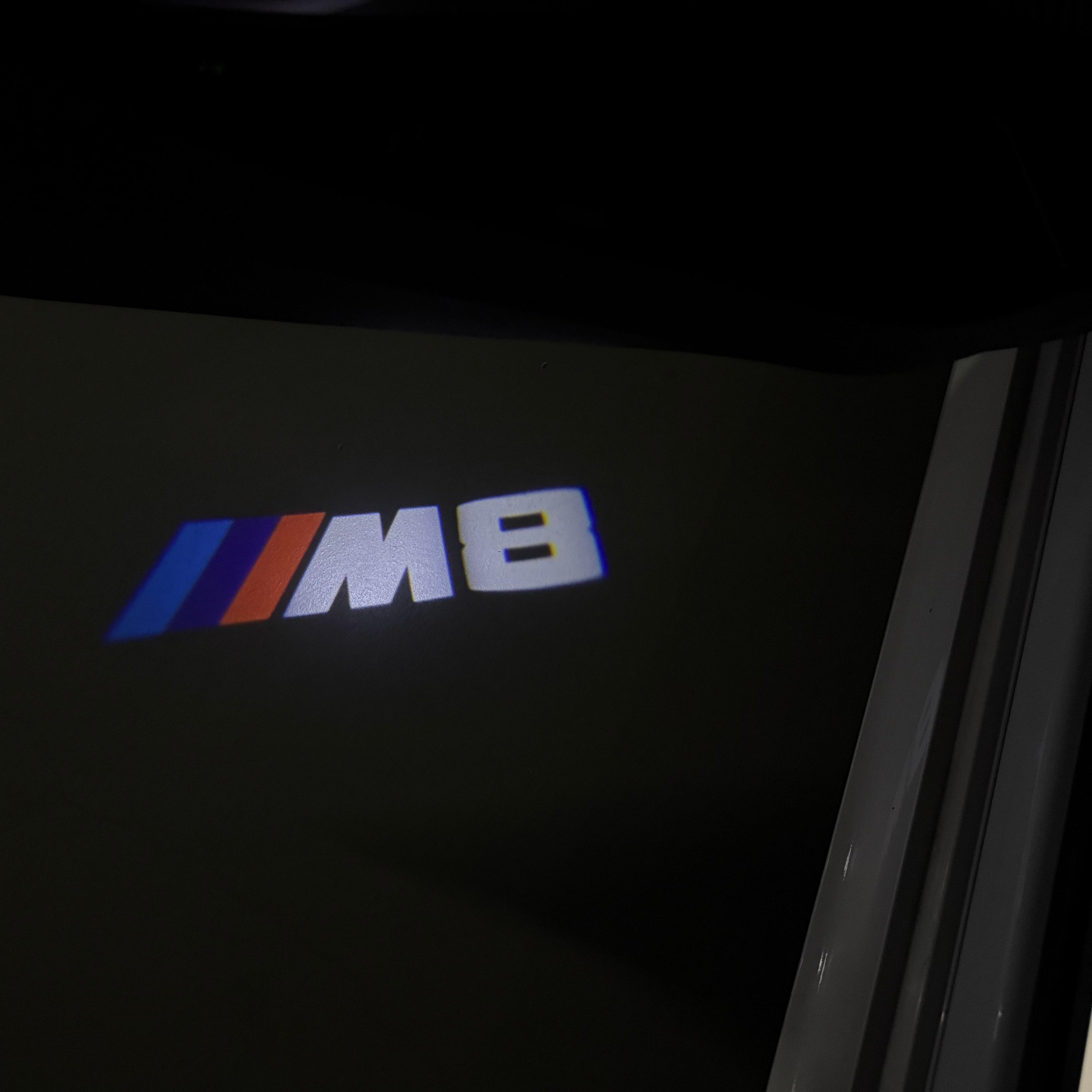 BMW 8 SERIES M8   LOGO PROJECTOT LIGHTS (quantity 1 = 1 sets/2 door lights)Nr.bmw00303