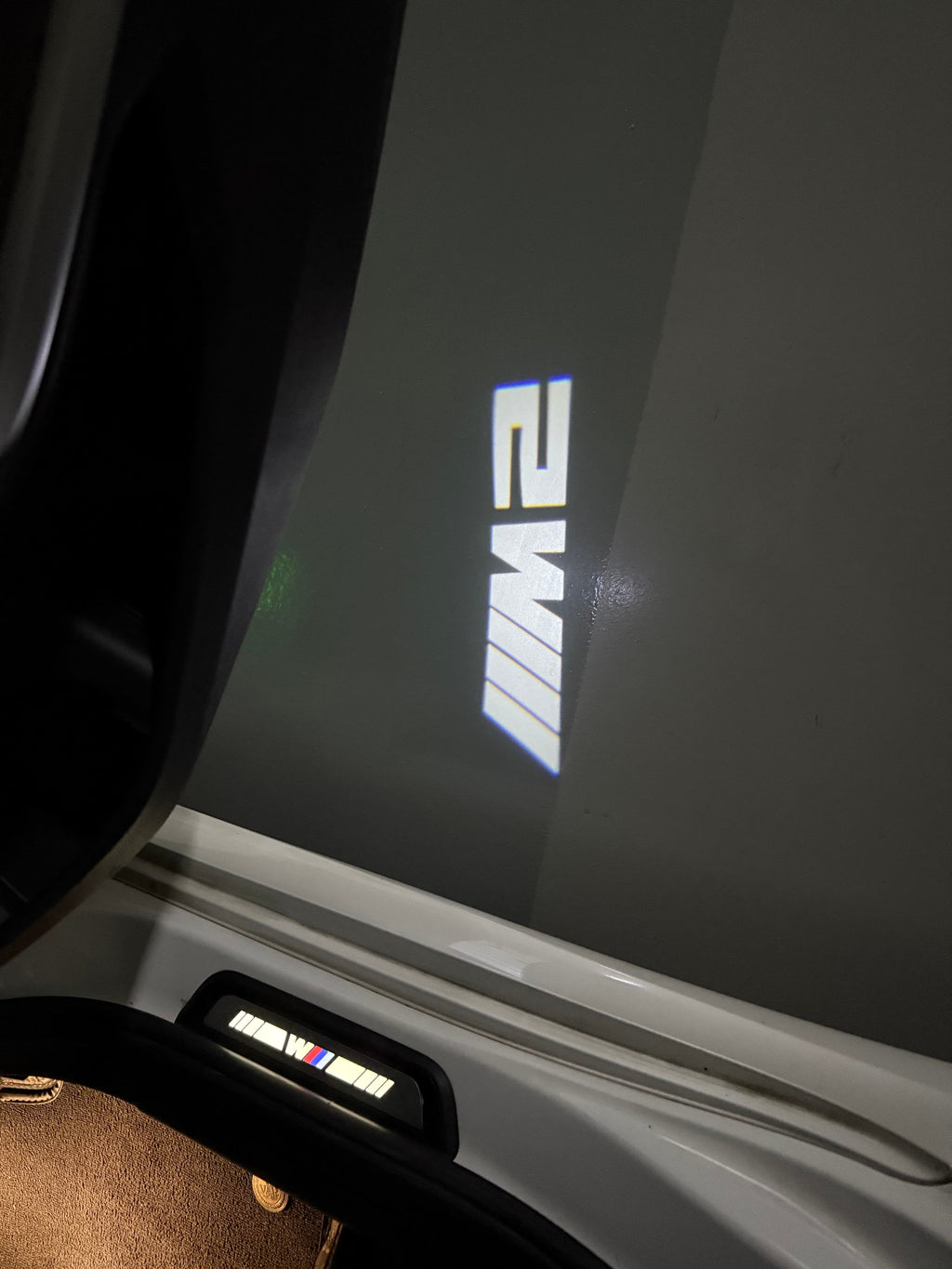 BMW 2 SERIES M2  LOGO PROJECTOT LIGHTS (quantity 1 = 1 sets/2 door lights)Nr.bmw00214