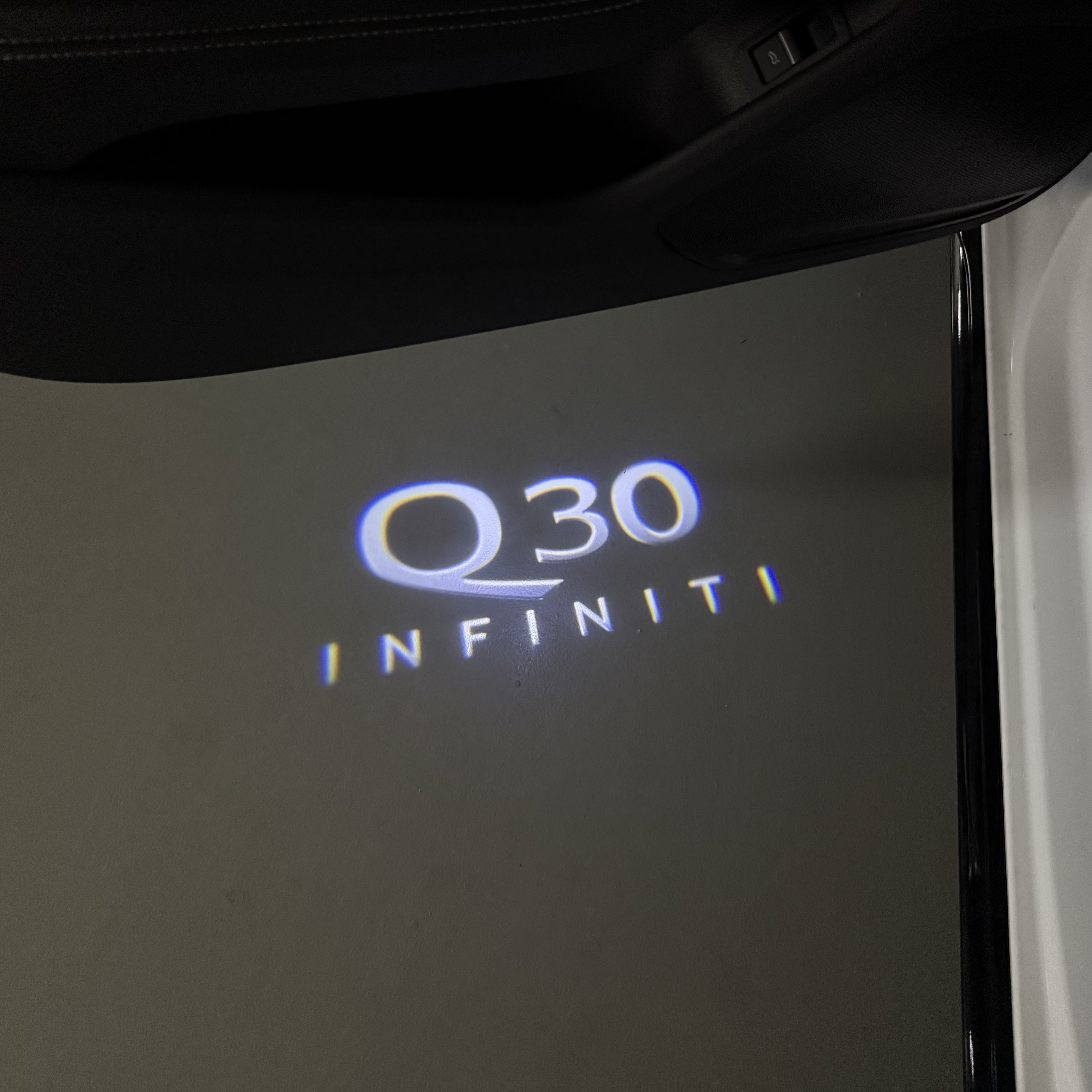 INFINITI Q 30 LOGO PROJECROTR LIGHTS (quantity 1 = 1 sets/2 door lights) Nr.47X0V7
