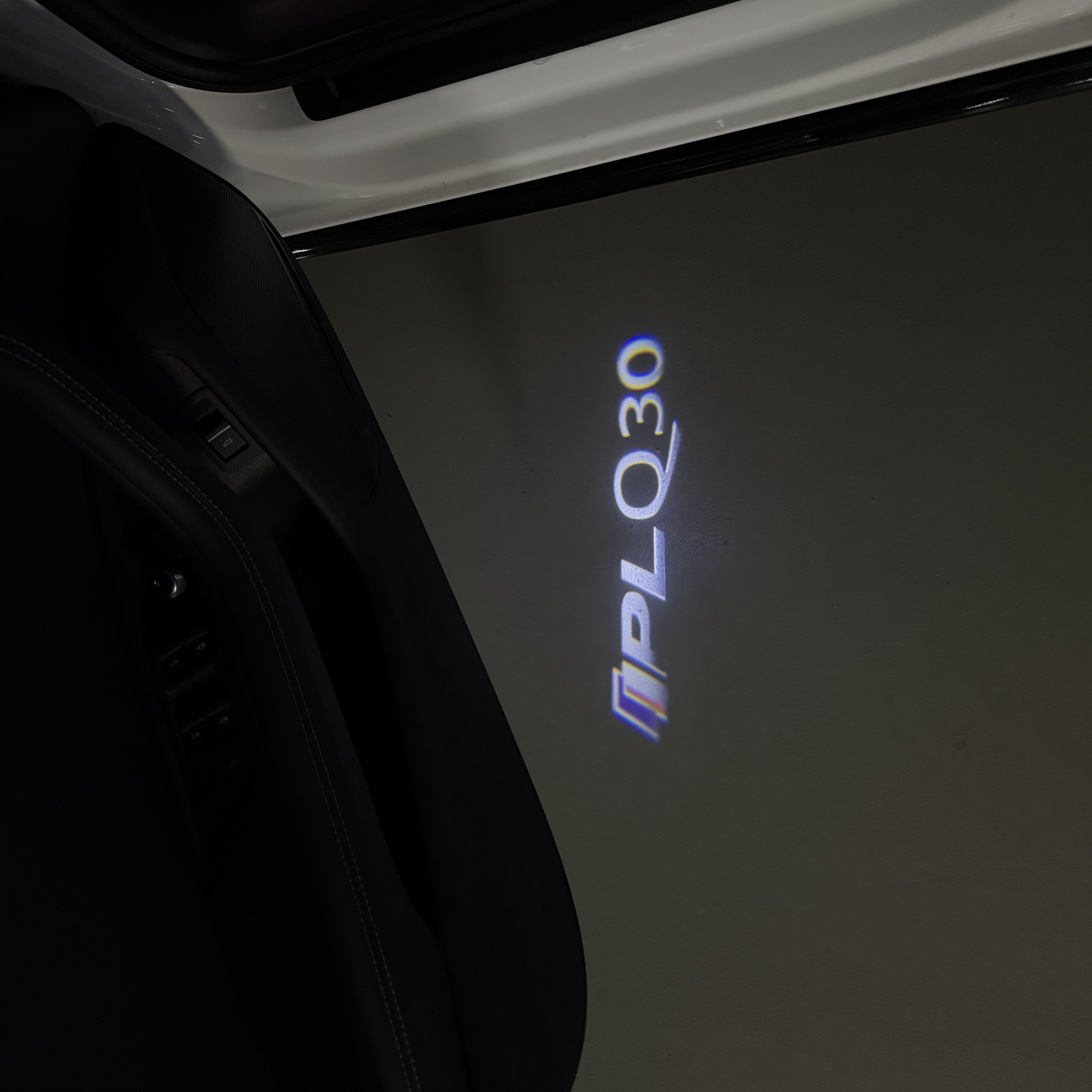 INFINITI Q 30 LOGO PROJECROTR LIGHTS (quantity 1 = 1 sets/2 door lights) Nr.47X24