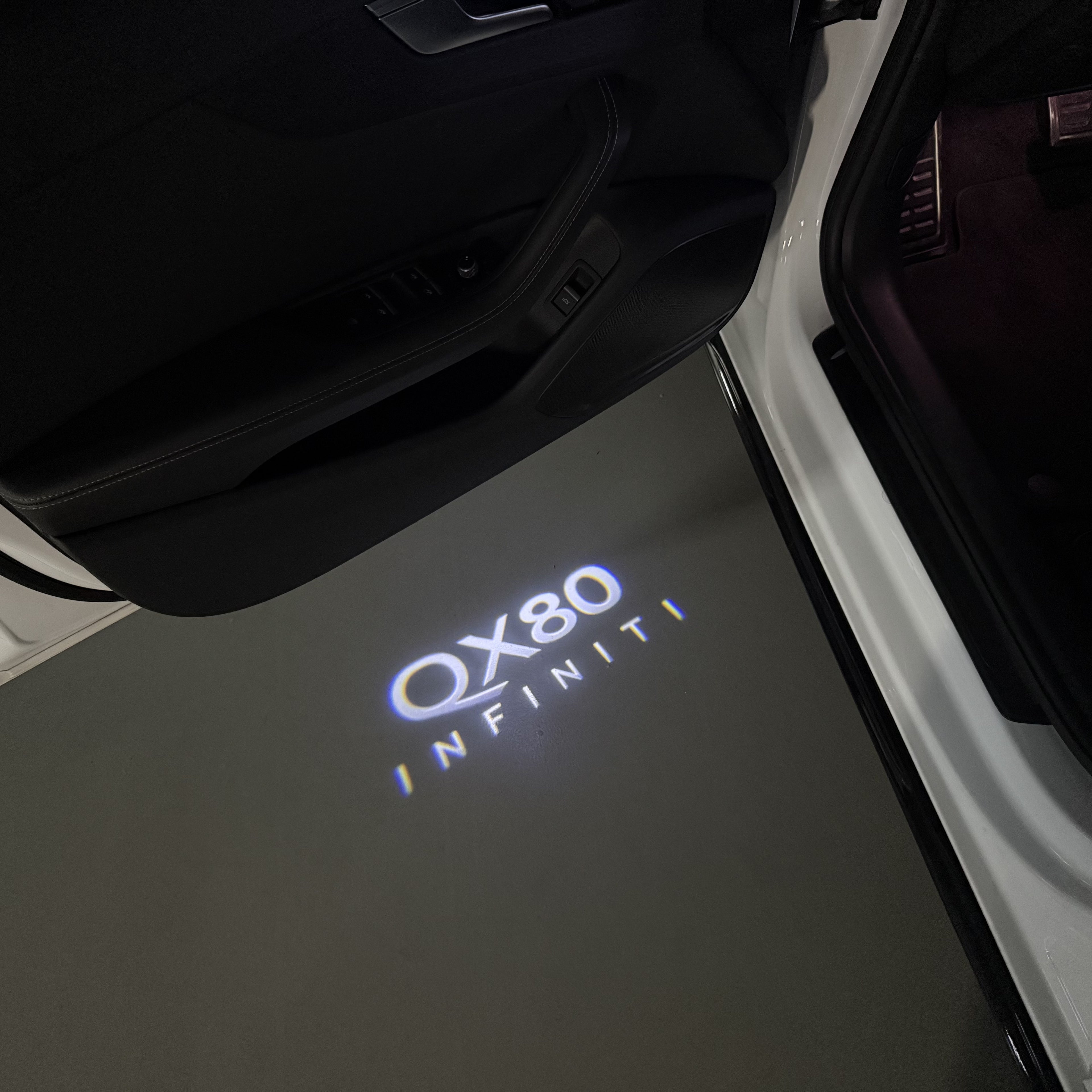 INFINITI  QX 80 LOGO PROJECROTR LIGHTS (quantity 1 = 1 sets/2 door lights) Nr.47X23