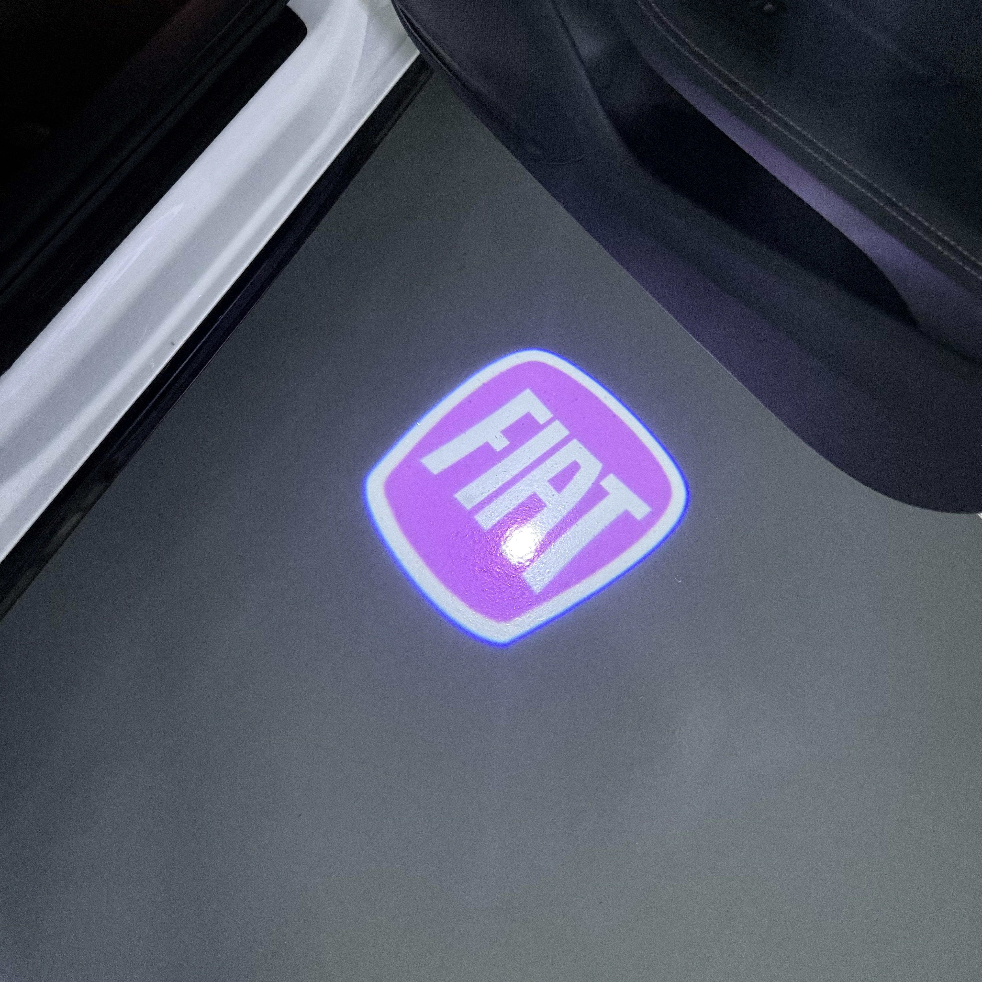 FIAT ORIGINAL LOGO PROJECTOT LIGHTS  (quantity  1 =  2 Logo Film /  2 door lights)Nr.48ER11