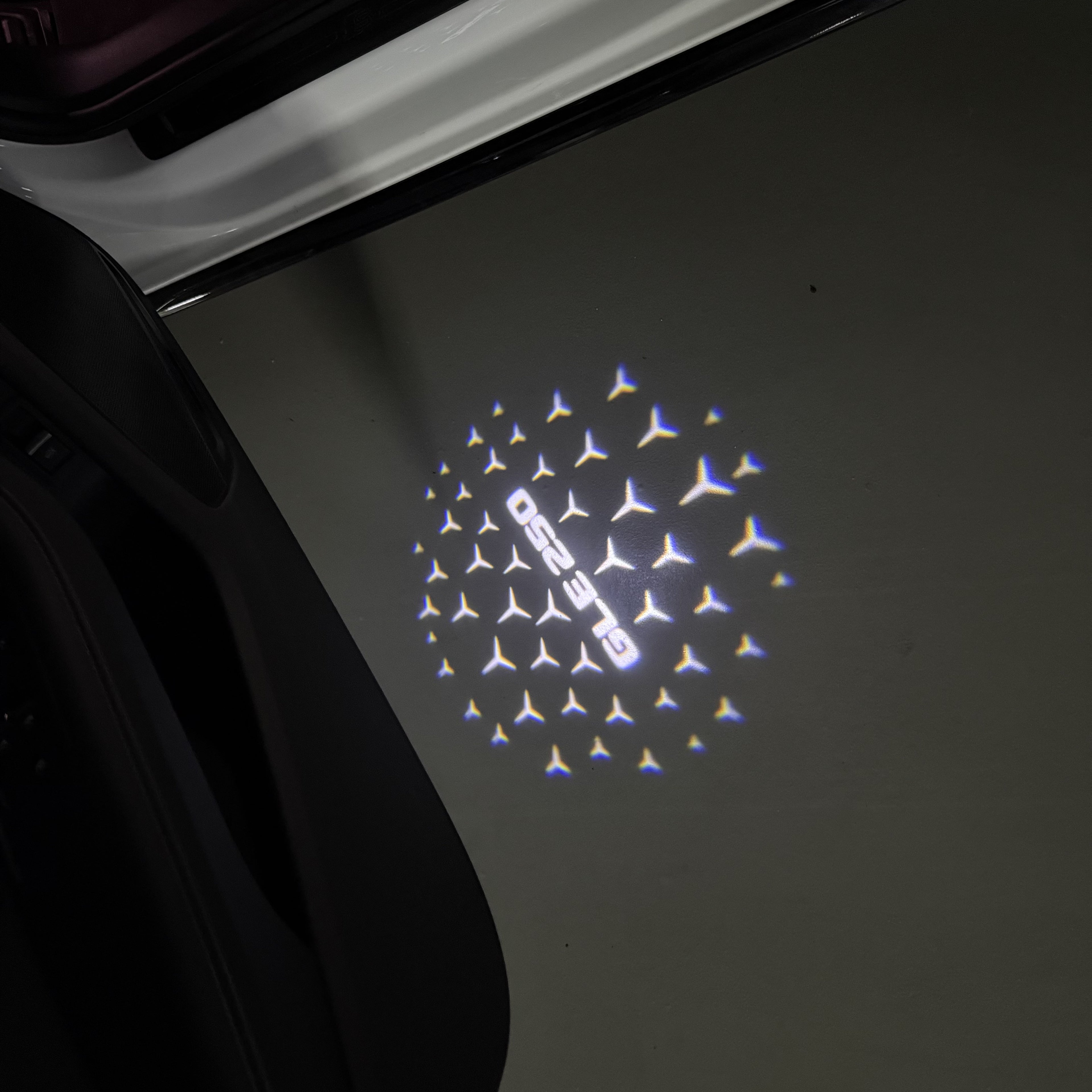 MERCEDES BENZ GLE 250 LOGO PROJECTOT LIGHTS  (quantity 1 = 1 set /2 door lights with 2 logo films)Nr.02M448