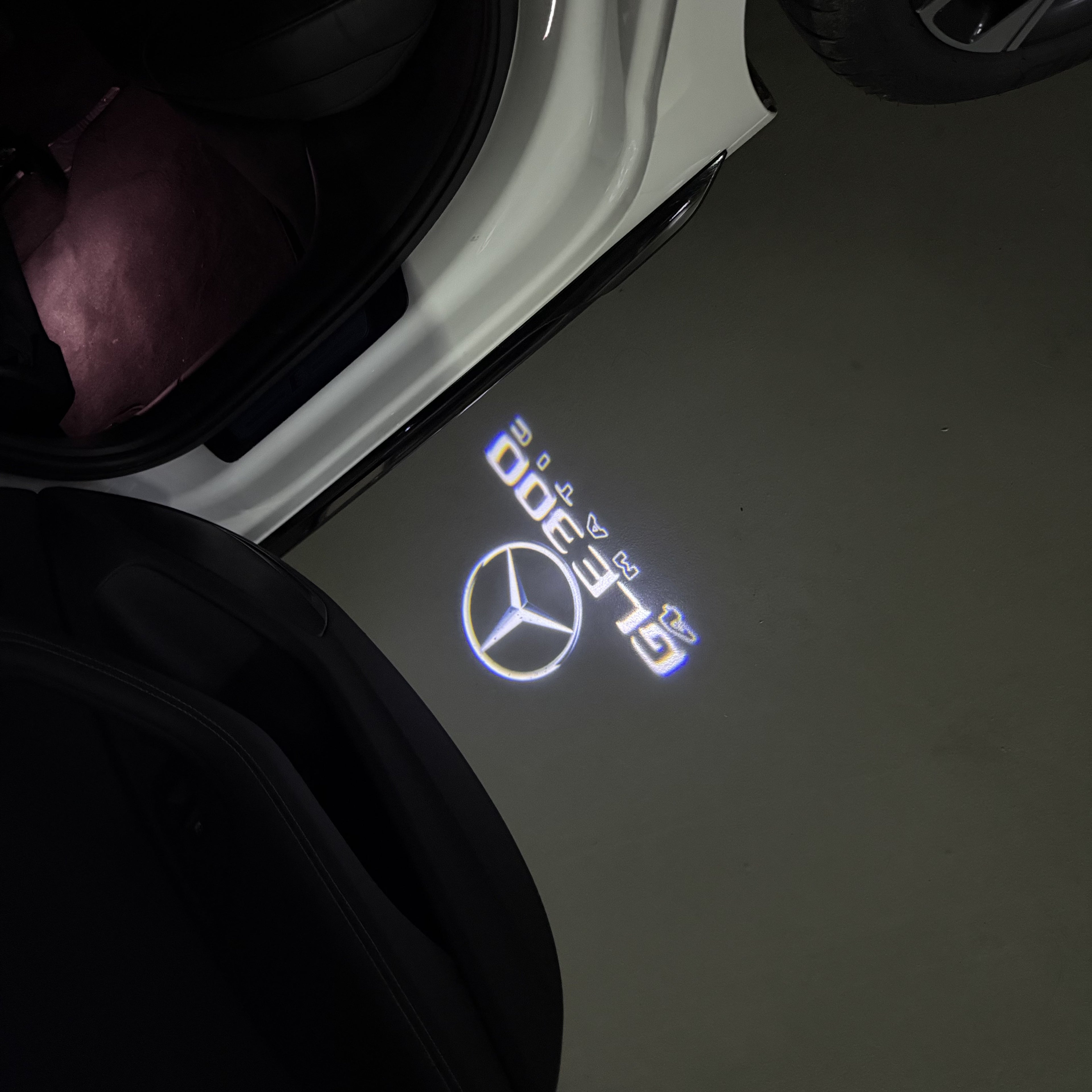 MERCEDES BENZ CLE 300 LOGO PROJECTOT LIGHTS  (quantity 1 = 1 set /2 door lights with 2 logo films)Nr.02M491