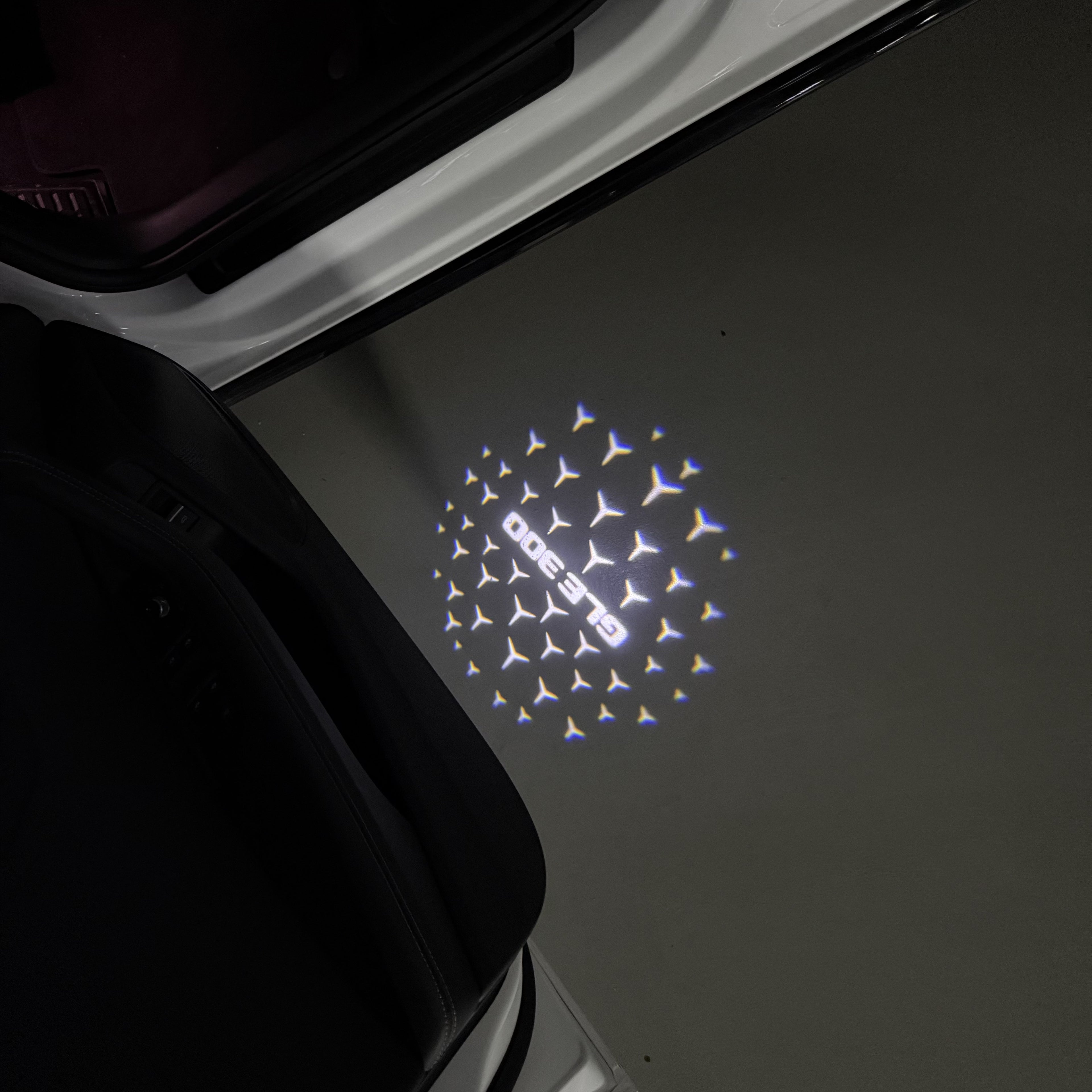 MERCEDES BENZ GLE 300 LOGO PROJECTOT LIGHTS  (quantity 1 = 1 set /2 door lights with 2 logo films)Nr.02M451