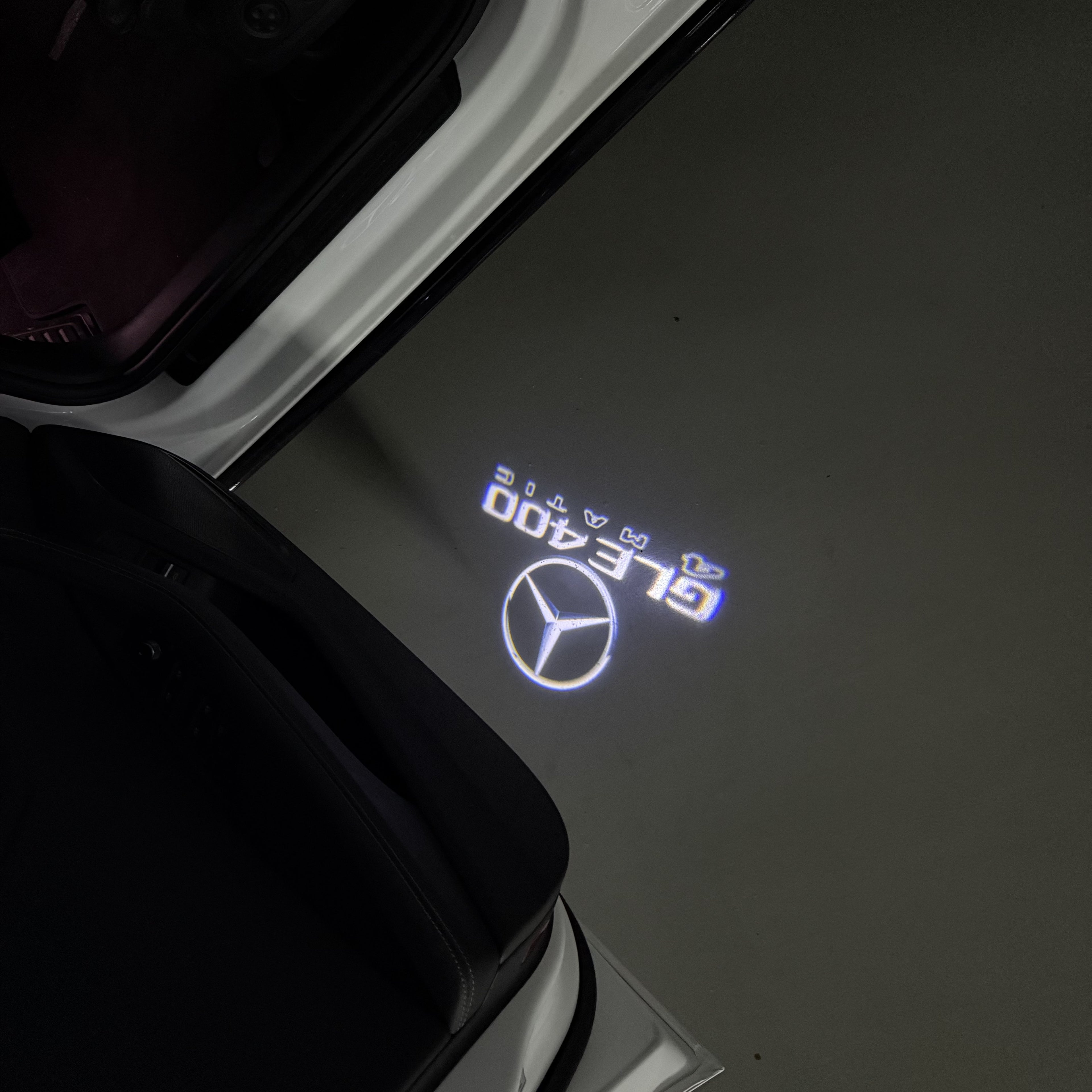 MERCEDES BENZ GLE 400 LOGO PROJECTOT LIGHTS  (quantity 1 = 1 set /2 door lights with 2 logo films)Nr.02M461