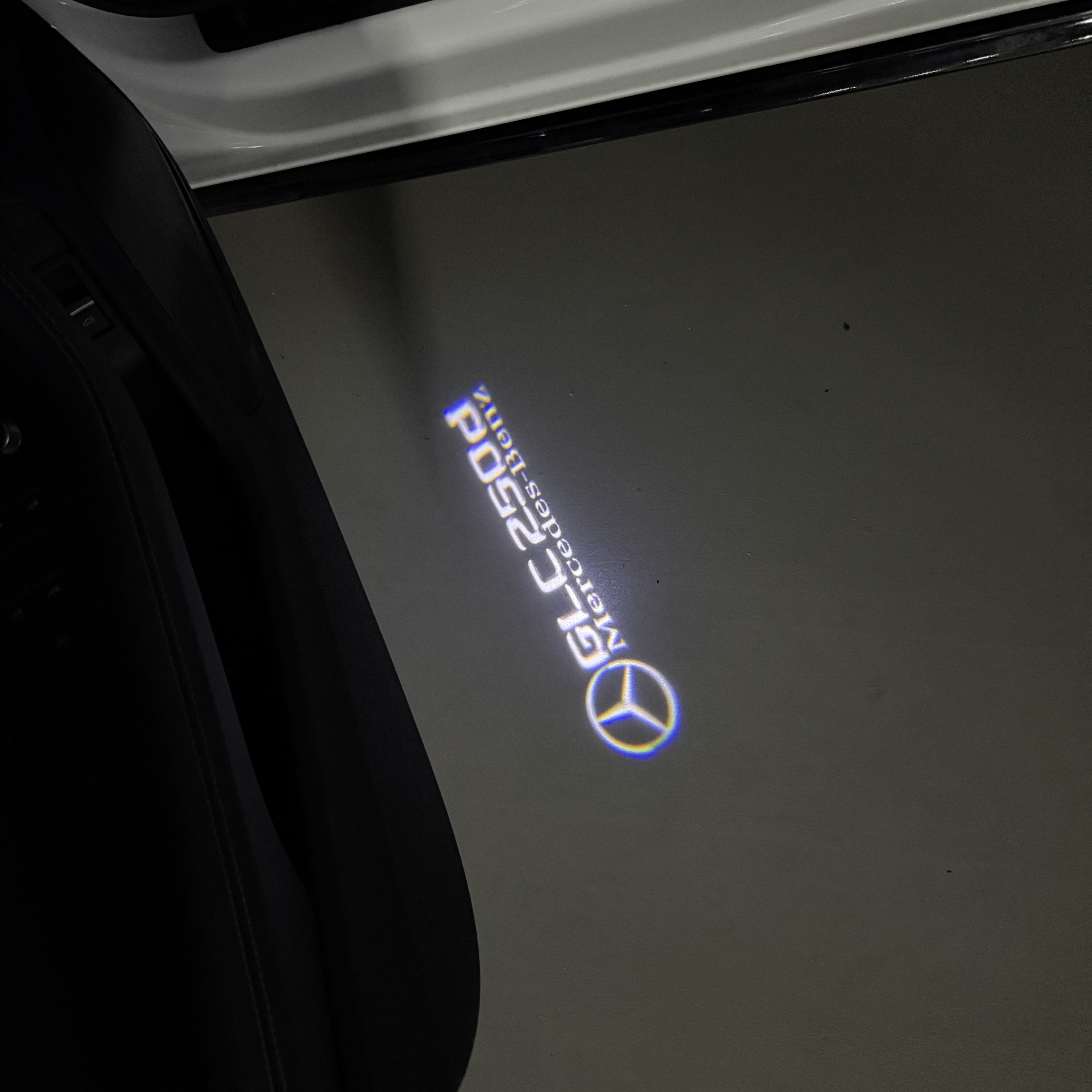 MERCEDES BENZ GLC 250d LOGO PROJECTOT LIGHTS  (quantity 1 = 1 set /2 door lights with 2 logo films)Nr.02M435
