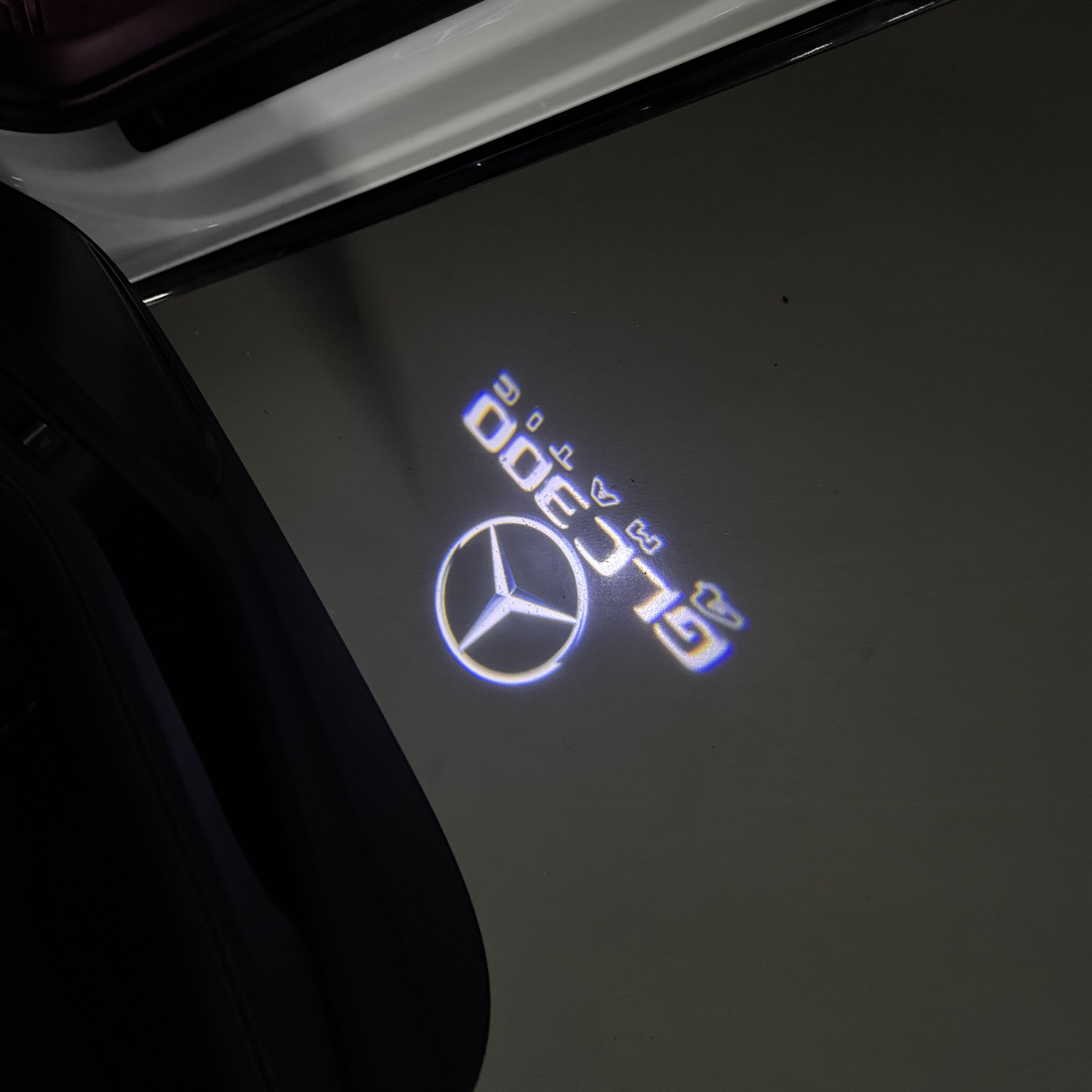 MERCEDES BENZ GLC 300 LOGO PROJECTOT LIGHTS  (quantity 1 = 1 set /2 door lights with 2 logo films)Nr.02M437