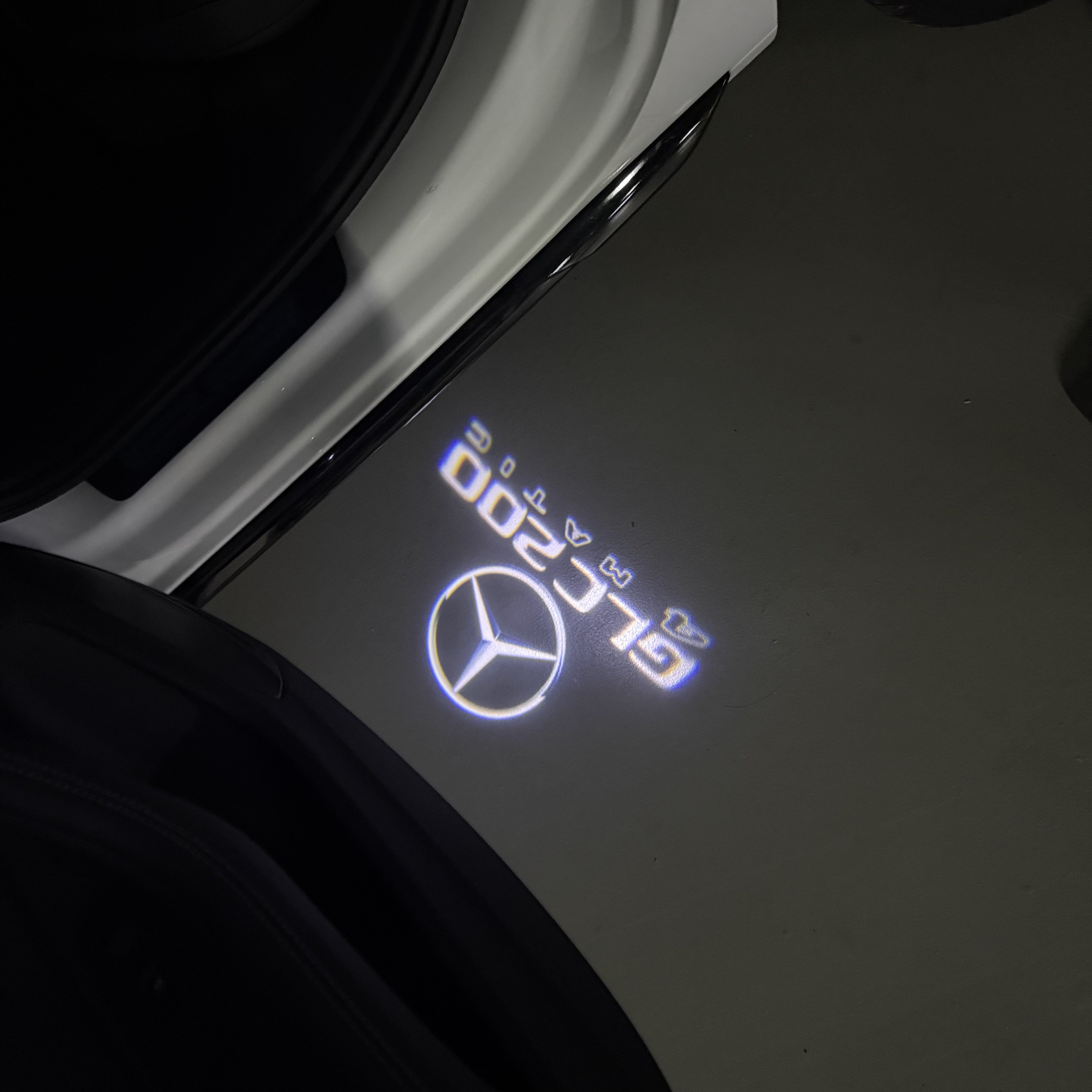 MERCEDES BENZ GLC 200 LOGO PROJECTOT LIGHTS  (quantity 1 = 1 set /2 door lights with 2 logo films)Nr.02M428