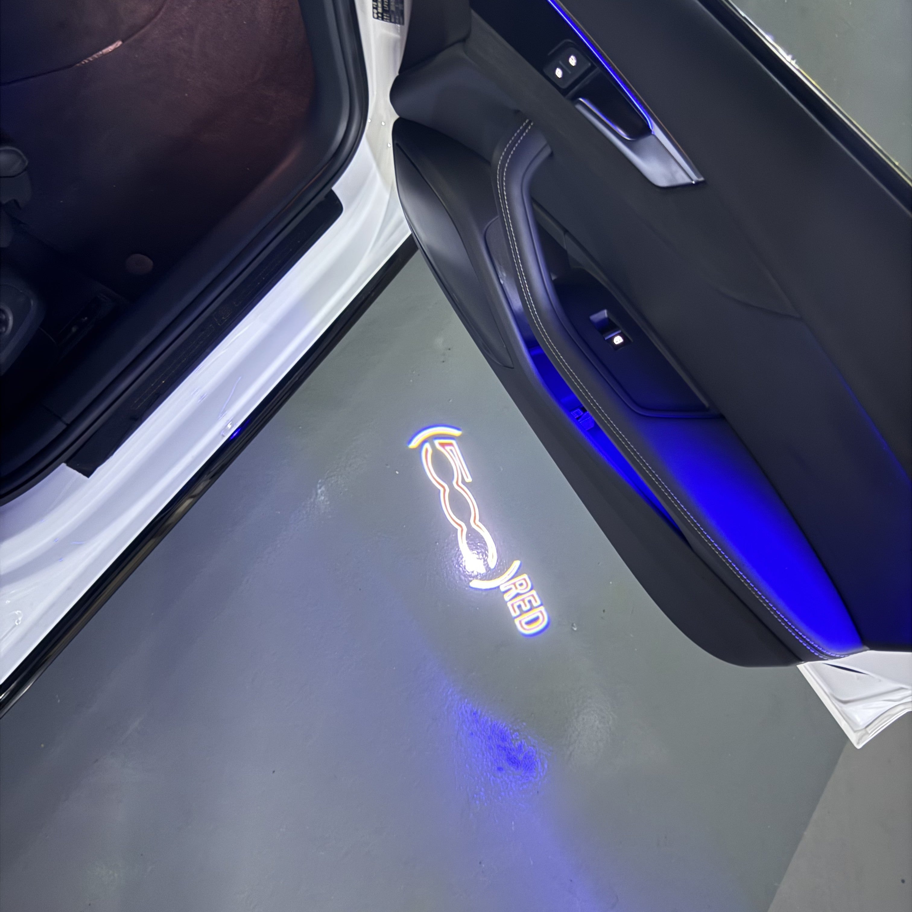 FIAT 500 LOGO PROJECTOT LIGHTS  (quantity  1 =  2 Logo Film /  2 door lights)Nr.48ER18