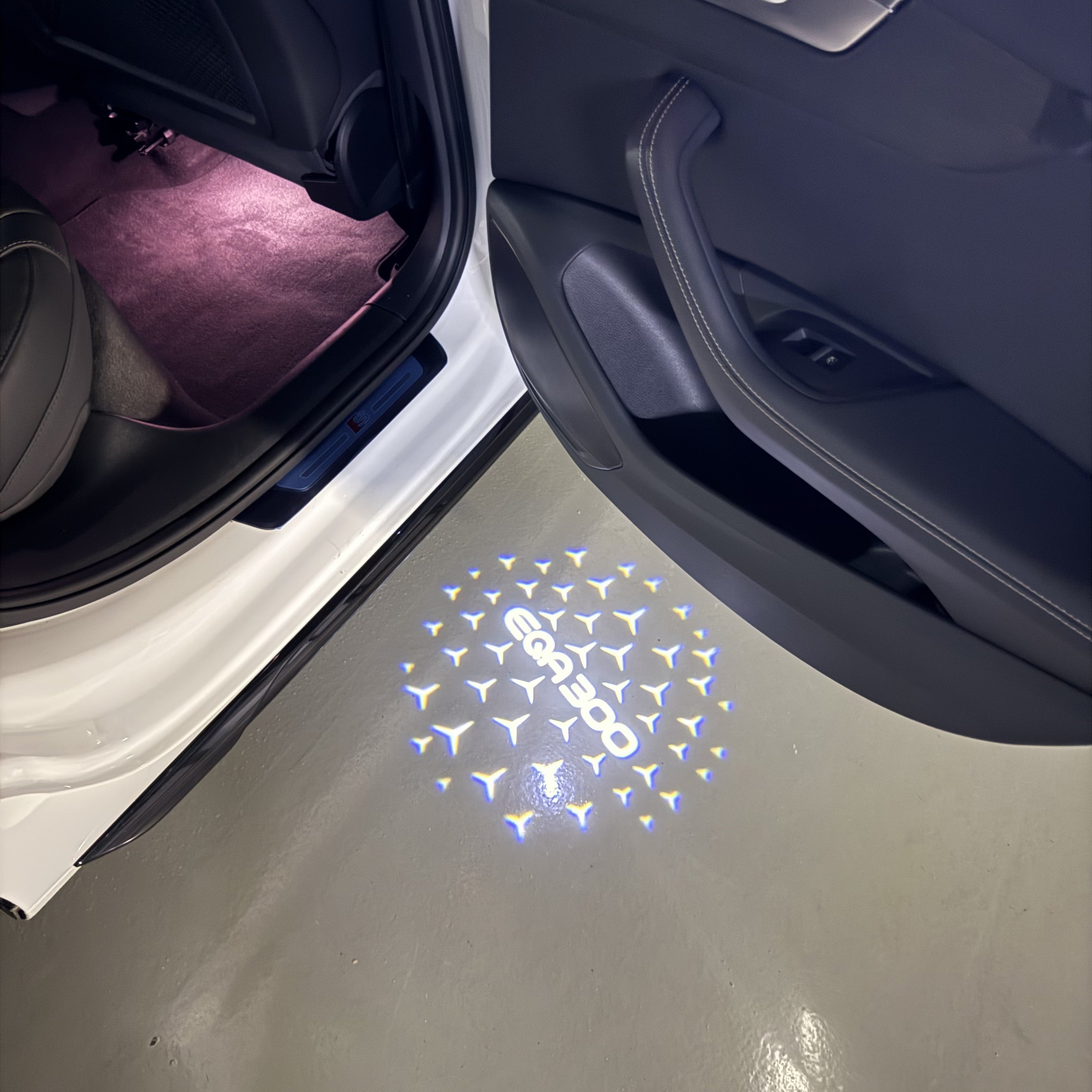 MERCEDES BENZ EQA 300 LOGO PROJECTOT LIGHTS  (quantity 1 = 1 set /2 door lights with 2 logo films)Nr.02M147