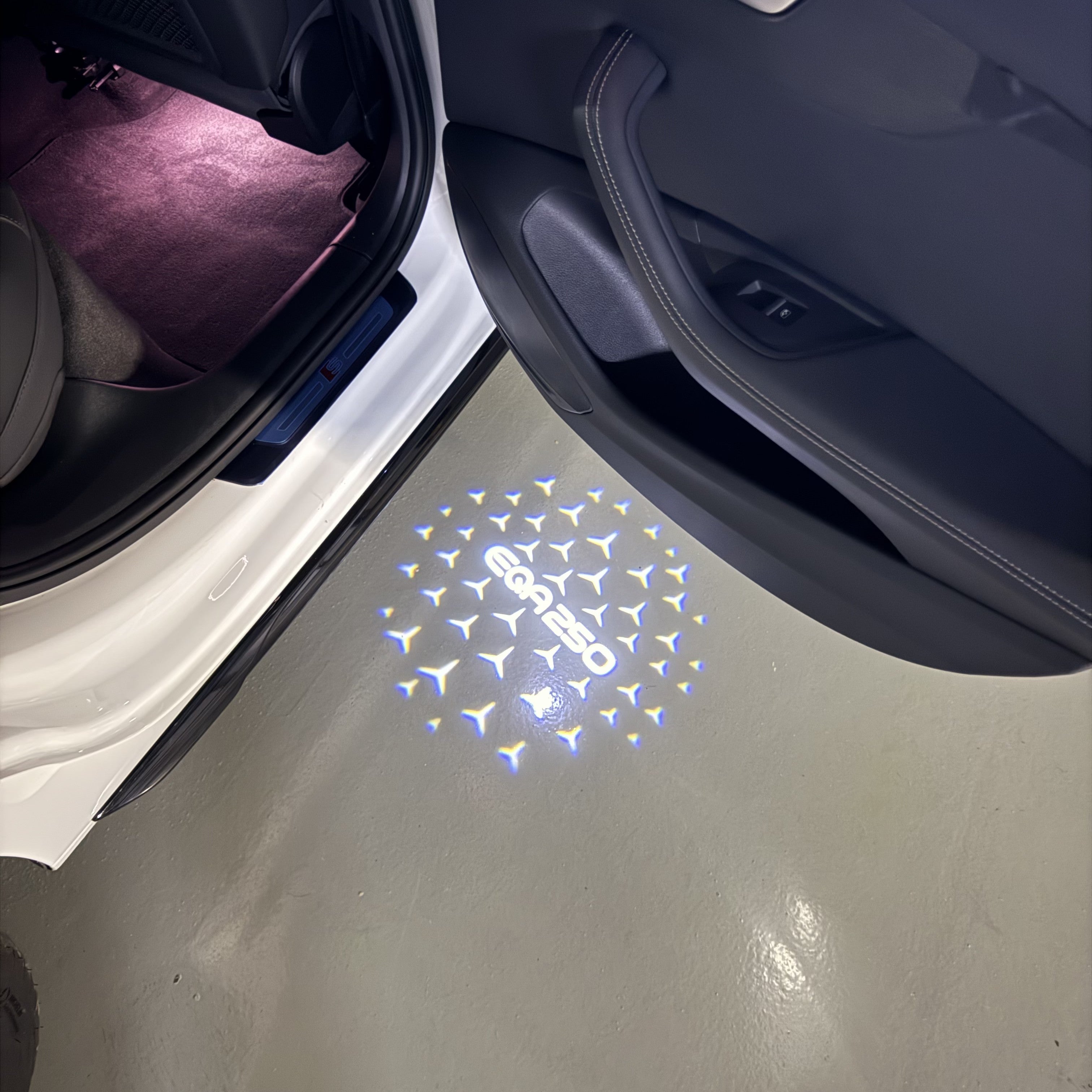 MERCEDES BENZ EQA 250 LOGO PROJECTOT LIGHTS  (quantity 1 = 1 set /2 door lights with 2 logo films)Nr.02M145