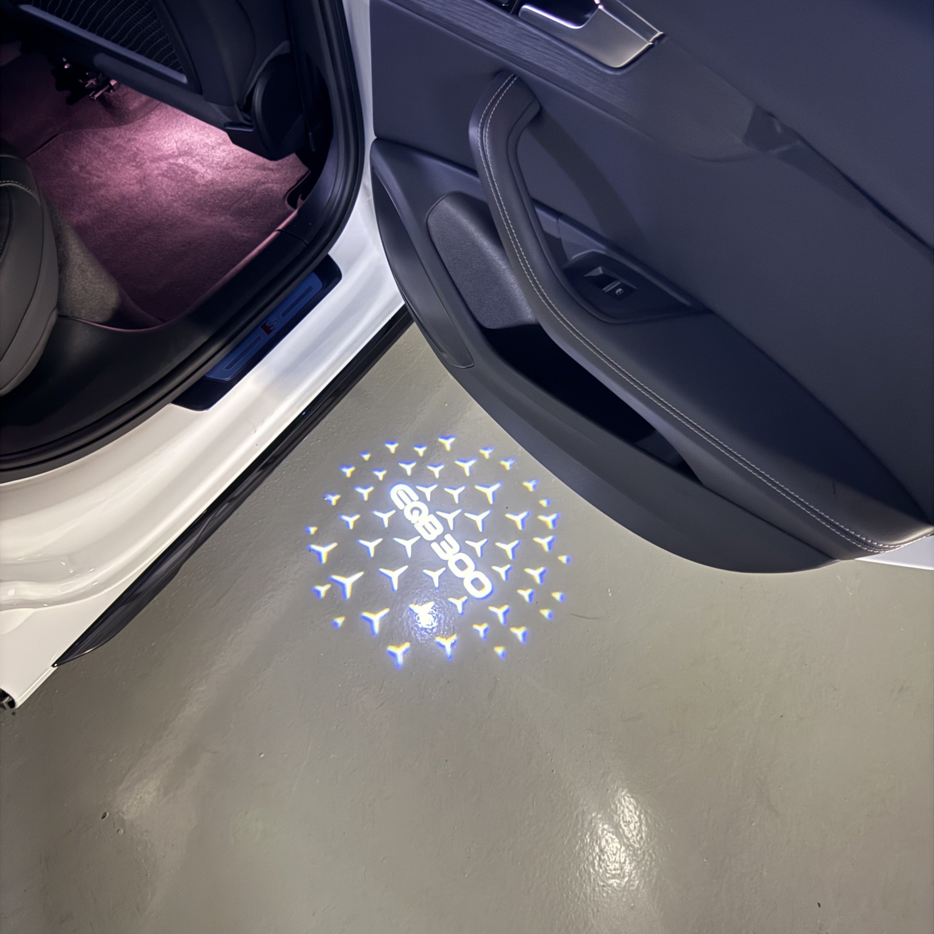 MERCEDES BENZ EQB 300 LOGO PROJECTOT LIGHTS  (quantity 1 = 1 set /2 door lights with 2 logo films)Nr.02M161