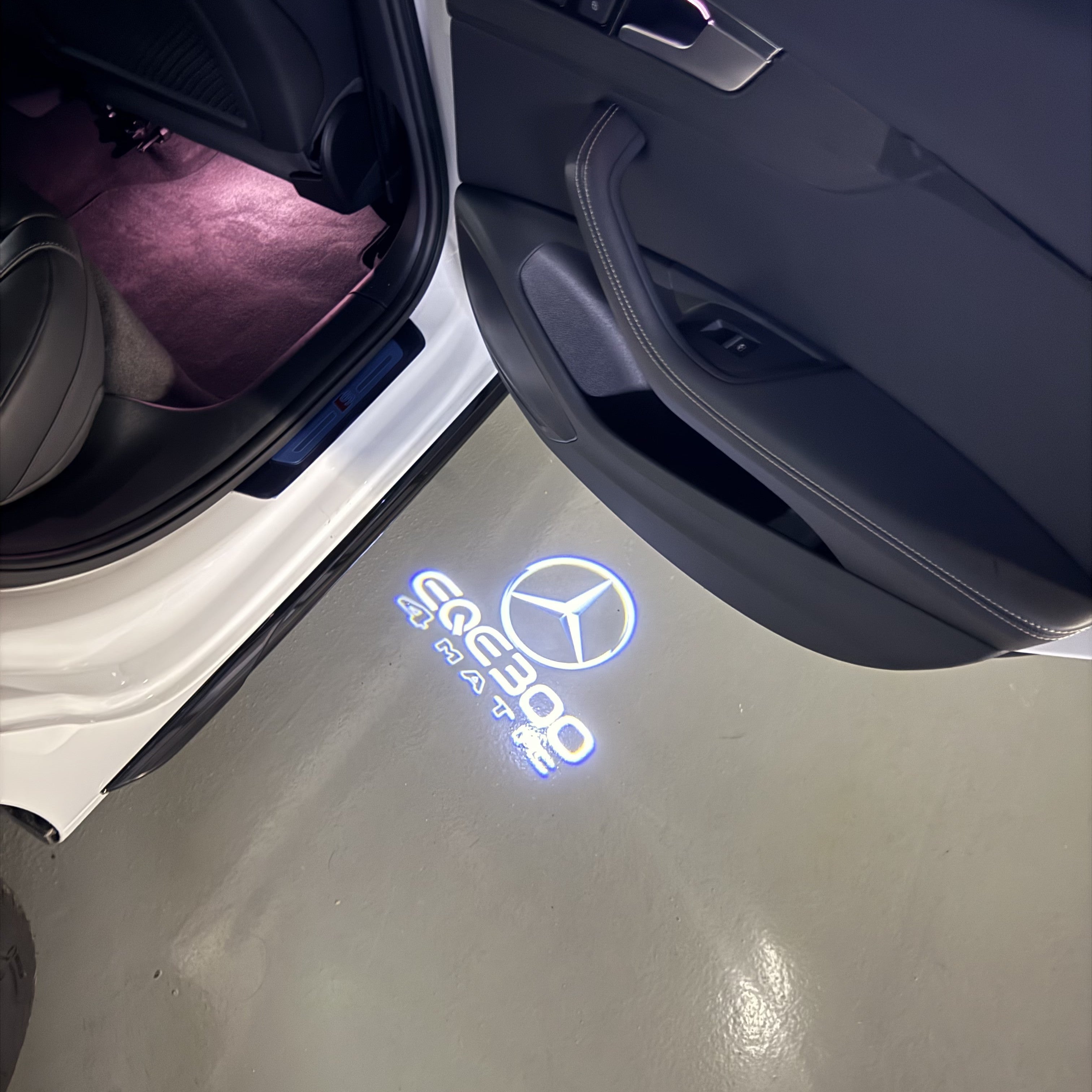 MERCEDES BENZ EQE 300 LOGO PROJECTOT LIGHTS  (quantity 1 = 1 set /2 door lights with 2 logo films)Nr.02M177