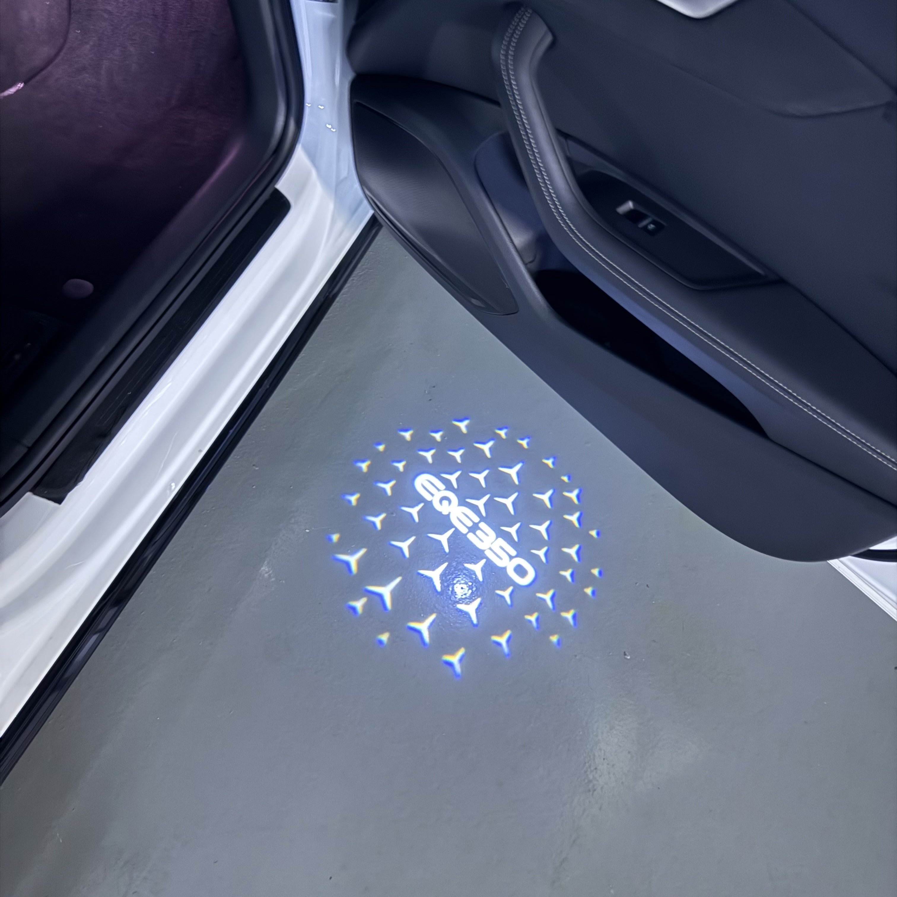 MERCEDES BENZ EQE 350 LOGO PROJECTOT LIGHTS  (quantity 1 = 1 set /2 door lights with 2 logo films)Nr.02M166