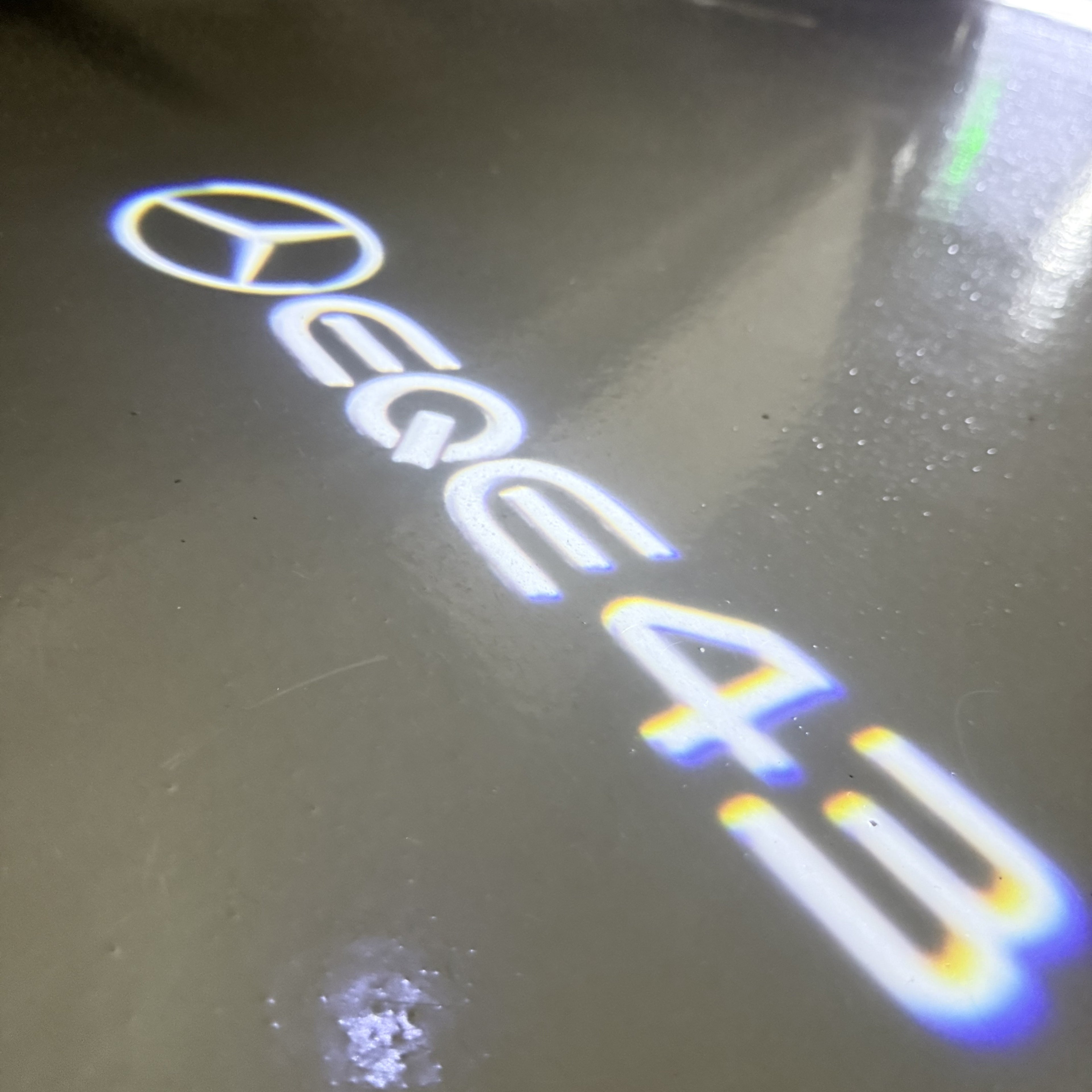 MERCEDES BENZ EQE 43 LOGO PROJECTOT LIGHTS  (quantity 1 = 1 set /2 door lights with 2 logo films)Nr.02M179