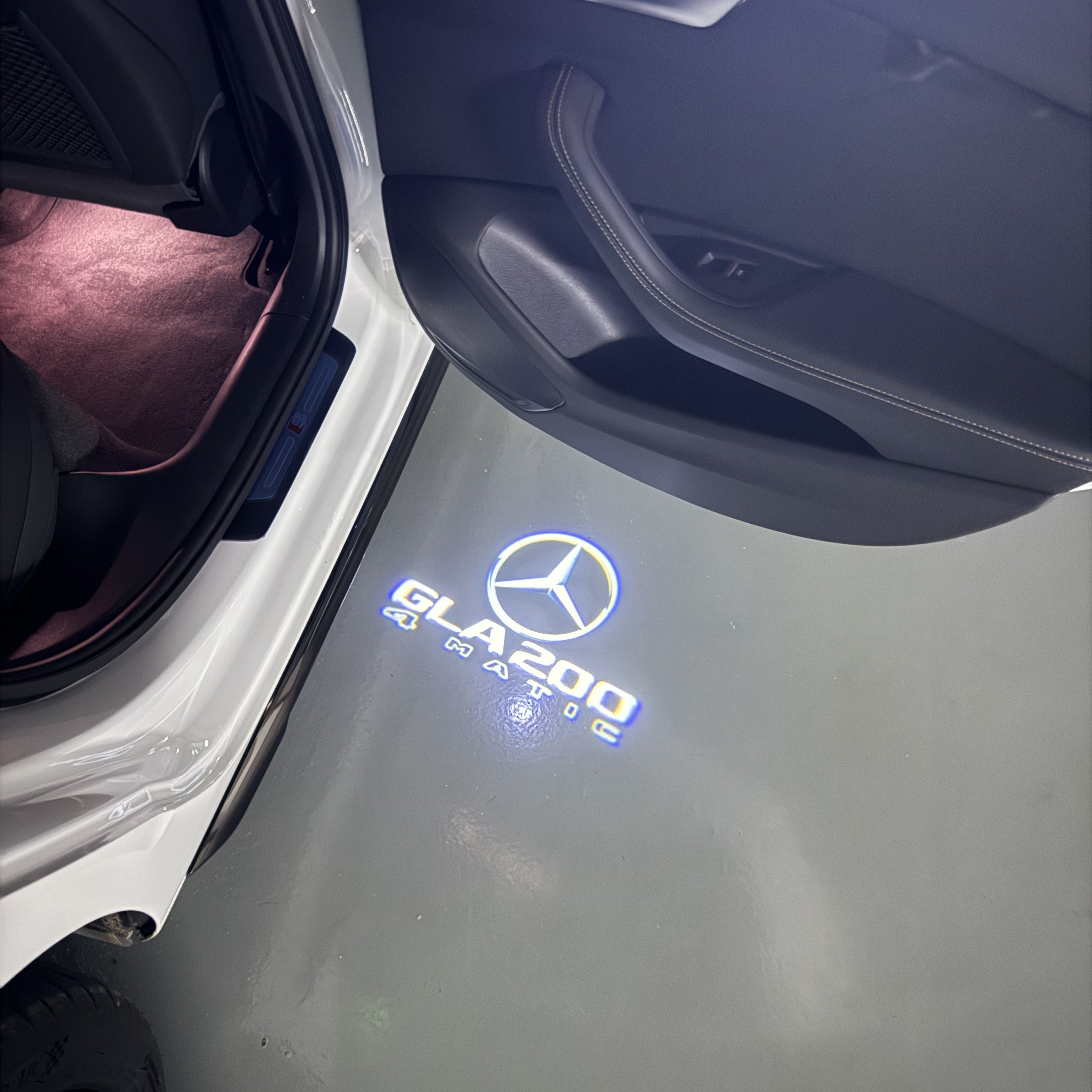 MERCEDES BENZ GLA 200 LOGO PROJECTOT LIGHTS  (quantity 1 = 1 set /2 door lights with 2 logo films)Nr.02M407