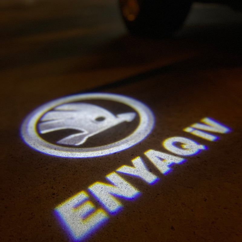 SKODA ENYAQ LOGO PROJECTOT LIGHTS Nr.432 (Menge 1 = 2 Logofolie / 2 Türleuchten)