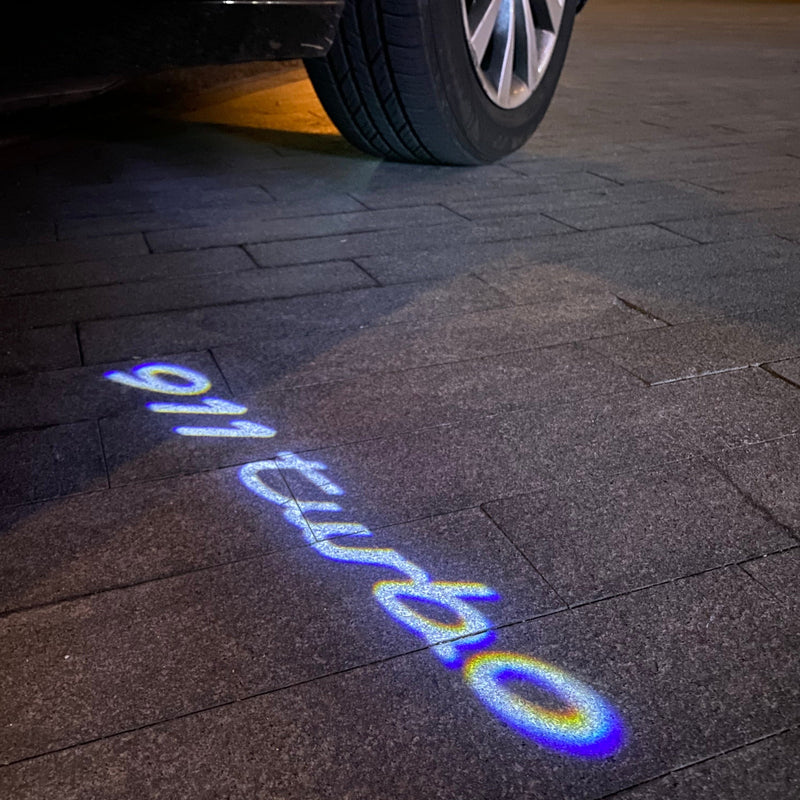 PORSCHE 911 LOGO PROJECTOT LIGHTS Nr.49 (Menge 1 = 2 Logofolie / 2 Türleuchten) 