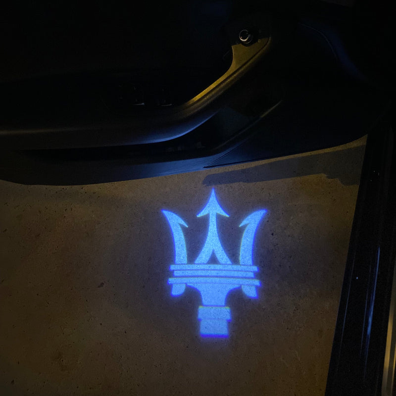 Maserati Original LOGO PROJECROTR LIGHTS Nr.33 (Menge 1 = 1 Satz/2 Türleuchten) 