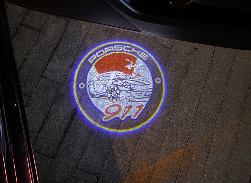 PORSCHE 911 LOGO PROJECTOT LIGHTS Nr.47 (Menge 1 = 2 Logofolie / 2 Türleuchten) 