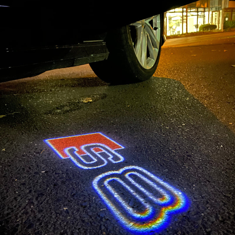 AUDI S8 LOGO PROJECTOT LIGHTS Nr.19 (quantità 1 = 2 pellicole logo /2 luci porta） 