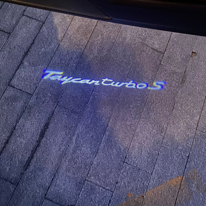 PORSCHE TAYCAN LOGO PROJECTOT LIGHTS Nr.87 (quantità 1 = 2 pellicole logo / 2 luci porta) 